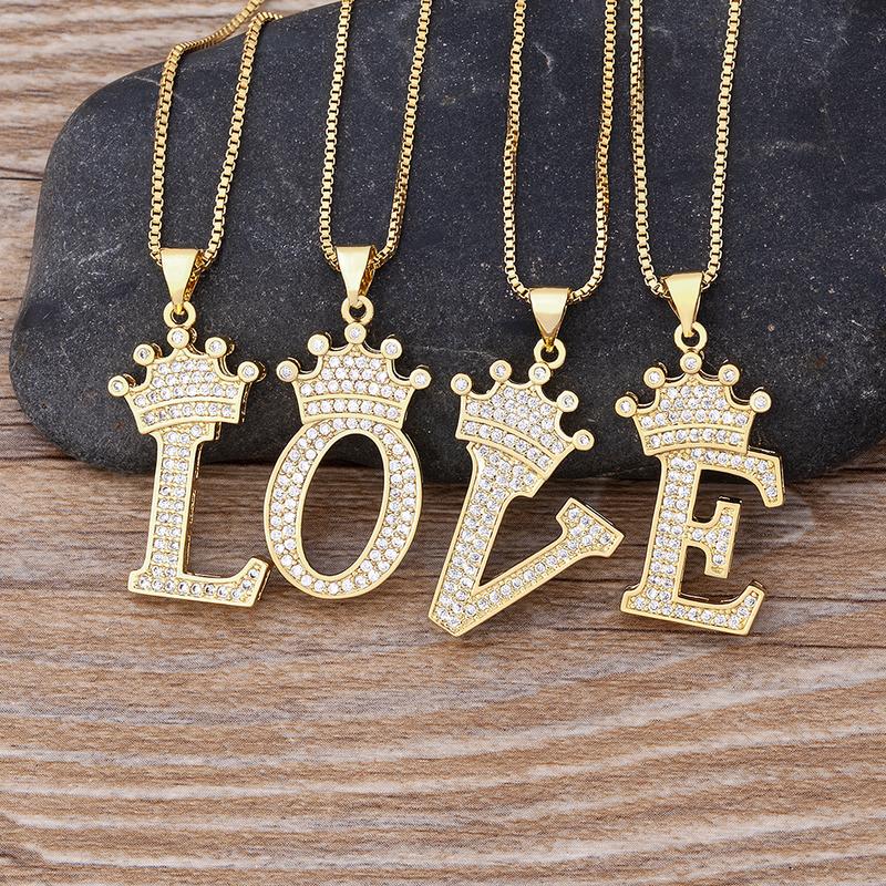 Aesthetic Luxury Copper Zircon A-Z Crown Alphabet Pendant Chain Necklace Hip-Hop Style Fashion Woman Man Initial Name Jewelry Gift for Girl Women Couple