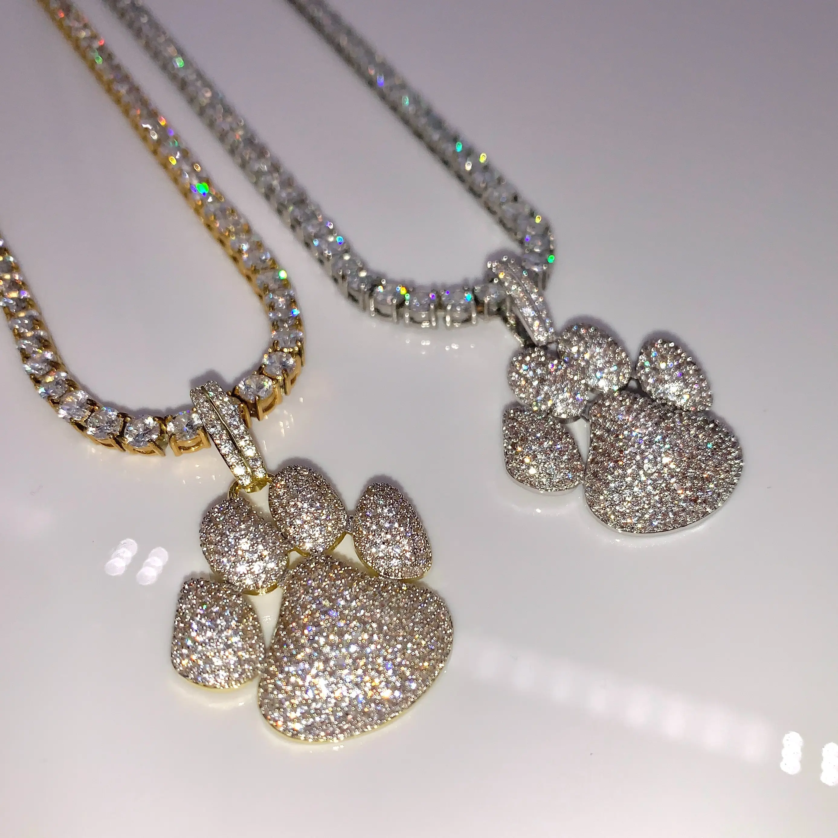 18k Gold/White Gold Hip-Hop Paw Diamond ICED-OUT Pendant/Necklace