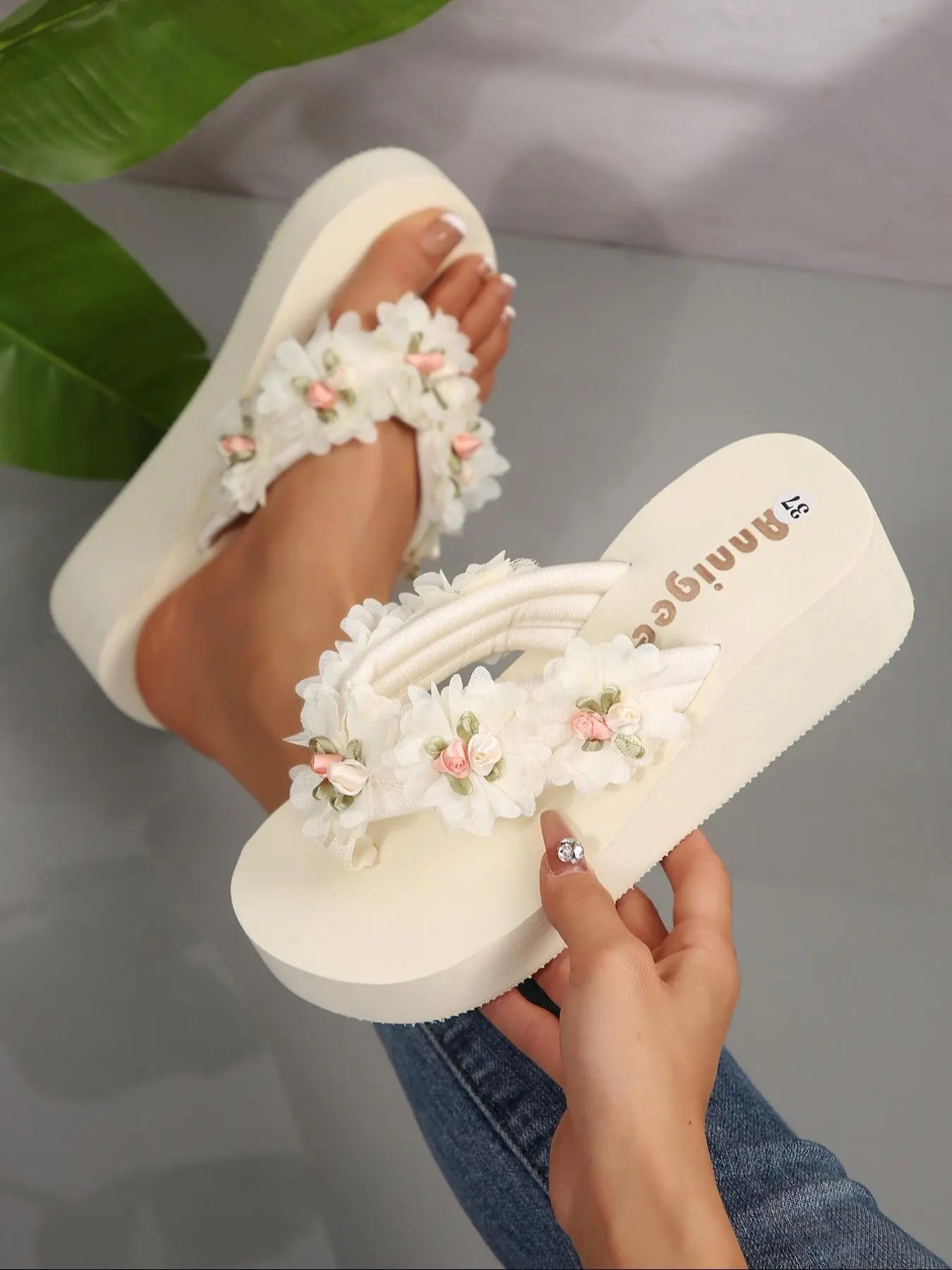 Women's Fashionable Flower Decorated Slip on Wedge Sandals, Casual Platform Sandals for Beach, Non-slip Soft Comfortable Slippers for Indoor & Outdoor, Fashion Floral Sandals, Fashionable Comfy Sandals