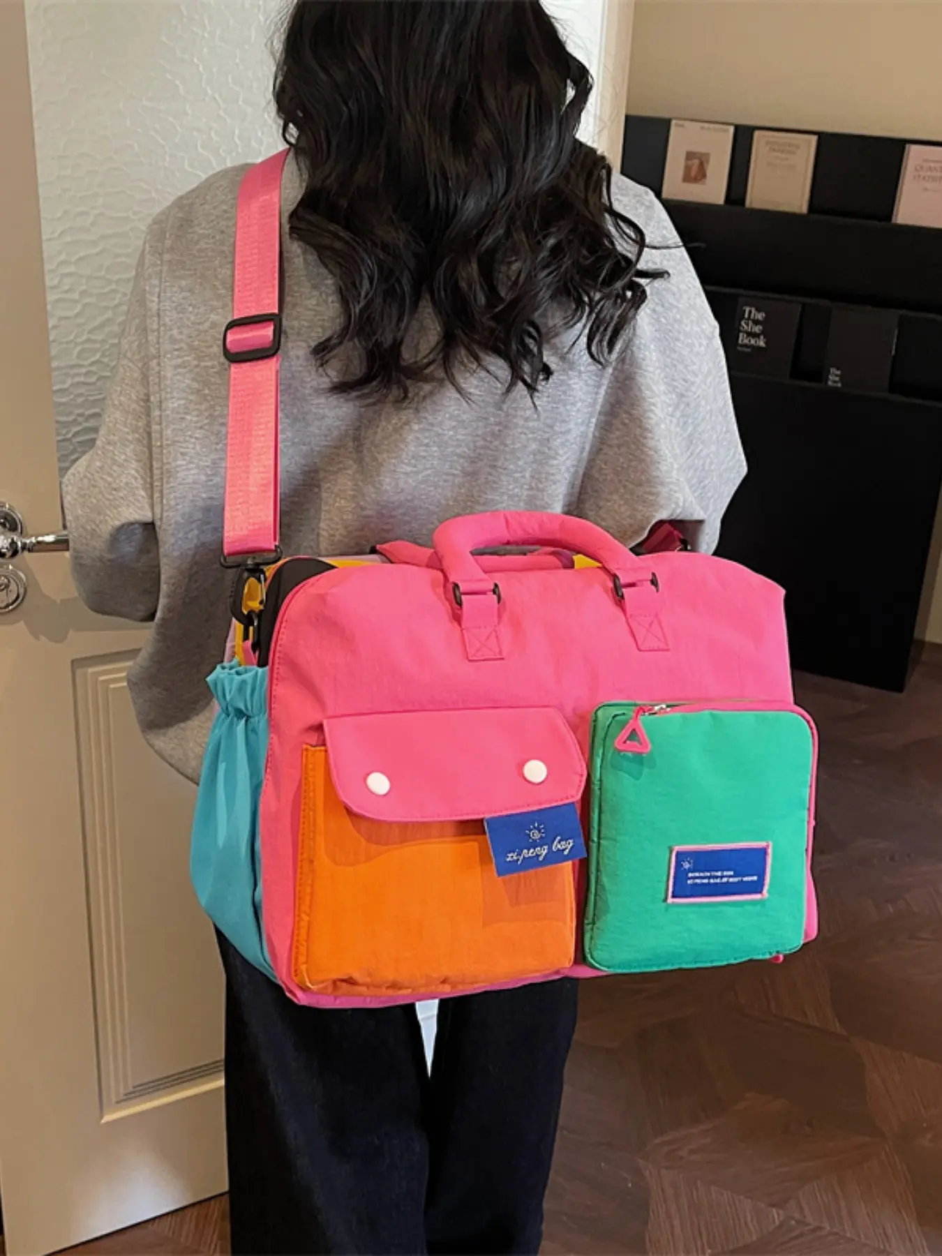 16.14-Inch Colorblock Travel Tote Bag, Foldable Fabric Bag, Multifunctional Large Capacity Portable Bag for All Seasons, Wet-Dry Compartment, Casual Style Travel Bags