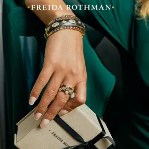 SURPRISE GIVEAWAY - FREIDA'S CHOICE!