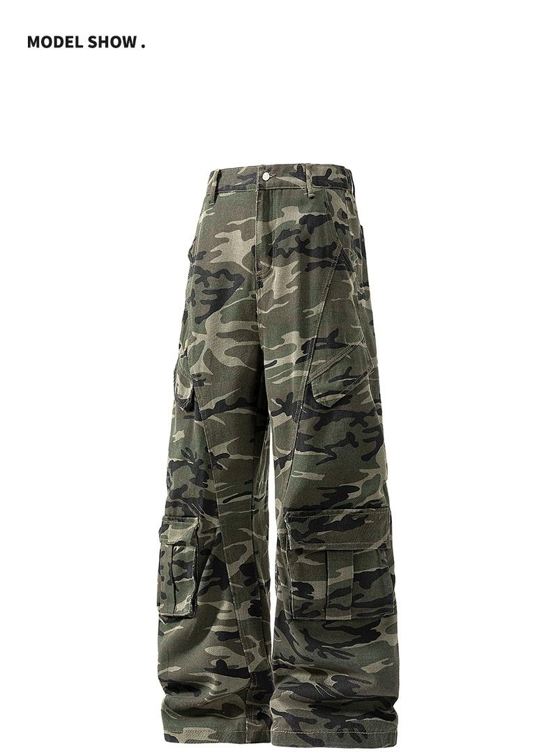 Men’s retro camouflage cargo pants, micro-flare camouflage denim jeans, new casual cargo-style pants, unisex high-street fashion loose straight-leg drop-crotch wide-pocket casual trousers, comfortable breathable fabric, suitable for everyday wear and outd Men’s retro camouflage cargo pants, micro-flare camouflage denim jeans, new casual cargo-style pants, unisex high-street fashion loose straight-leg drop-crotch wide-pocket casual trousers, comfortable breathable fabric, suitable for everyday wear and outd