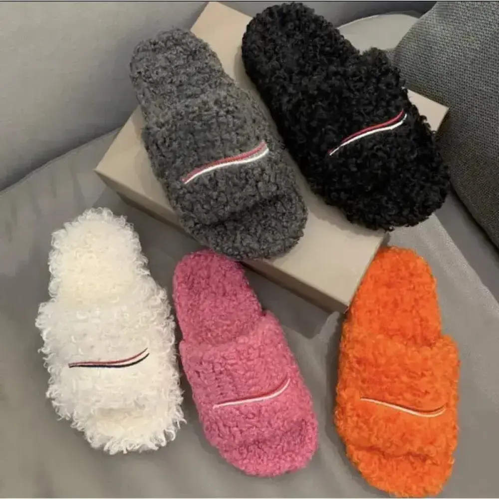 Unisex Fuzzy Platform Pillow Slides - Soft Cushioned Cozy Slippers, Lightweight Indoor-Outdoor Sports Sandals, Soft Cushioned Slippers, Footwear, Shoe, Flipflop, Slip On, Plush, Fuzzy House Slippers