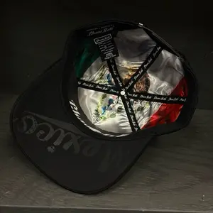 Gorra negra con diamantes y gamuza de mexico