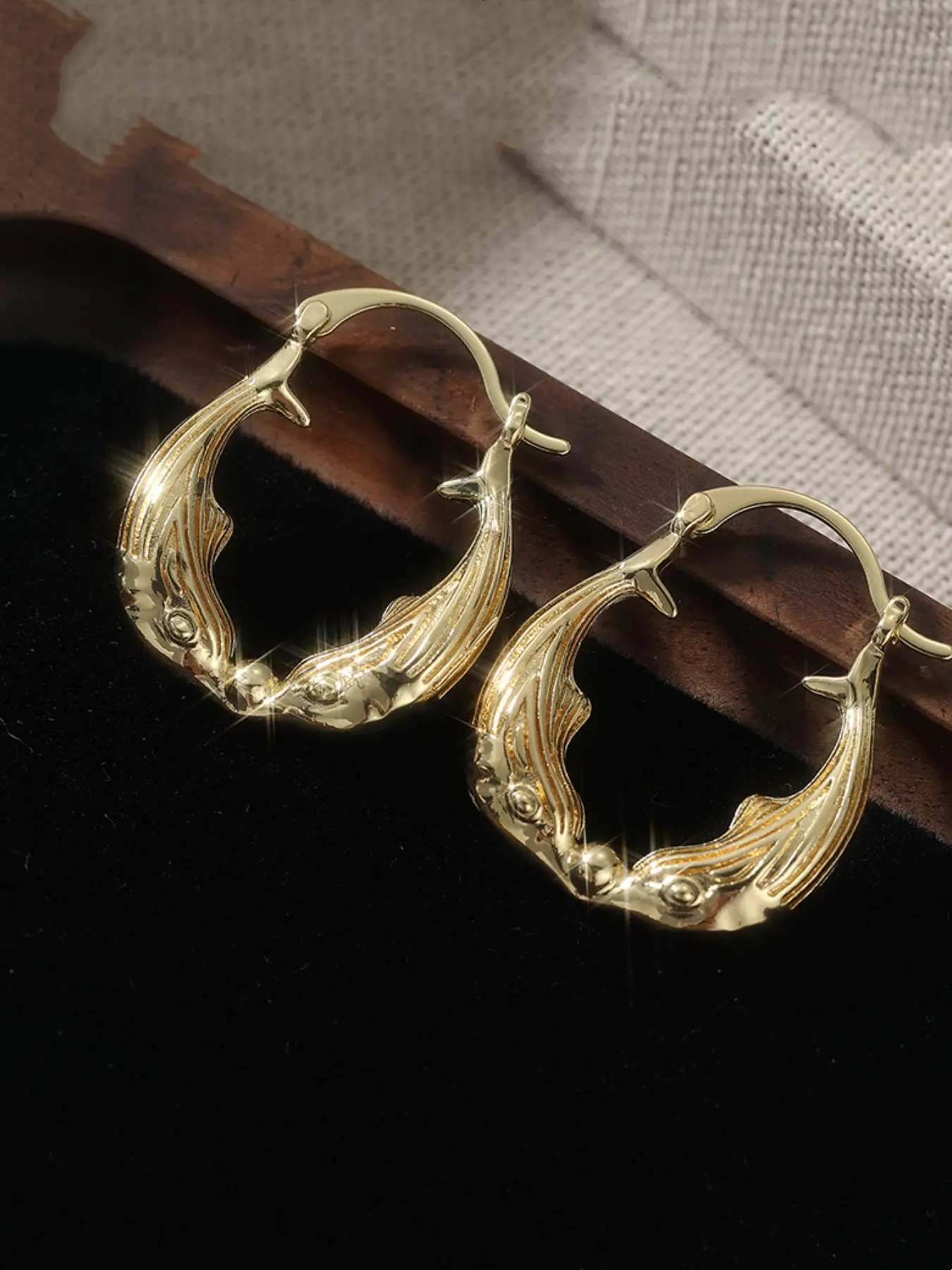 Elegant Dolphin Hoop High Quality Fashionable Copper Earrings for Women, Creative Fish Shape Fashion Jewelry, Earrings Hoops, Perfect for Wedding Parties, Casual Style, All Seasons