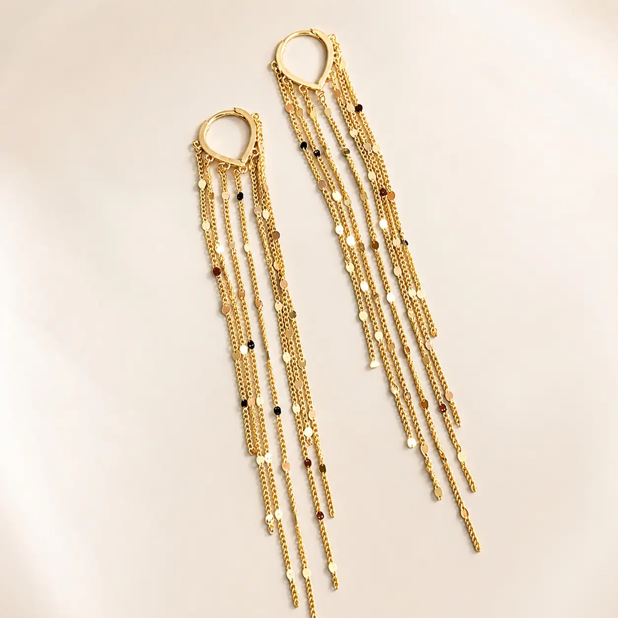Women's Gold-Tone Elegant Long Fringe Tassel Drop Huggie Earrings - Shiny Statement Costume Jewelry, Earring for Women, Female Adults' Casual/Mother’s Day Gift for Birthday Wedding, Long Threader Tassel Dangle, Proms, Daily, Versatile, Gold Alloy Earrings