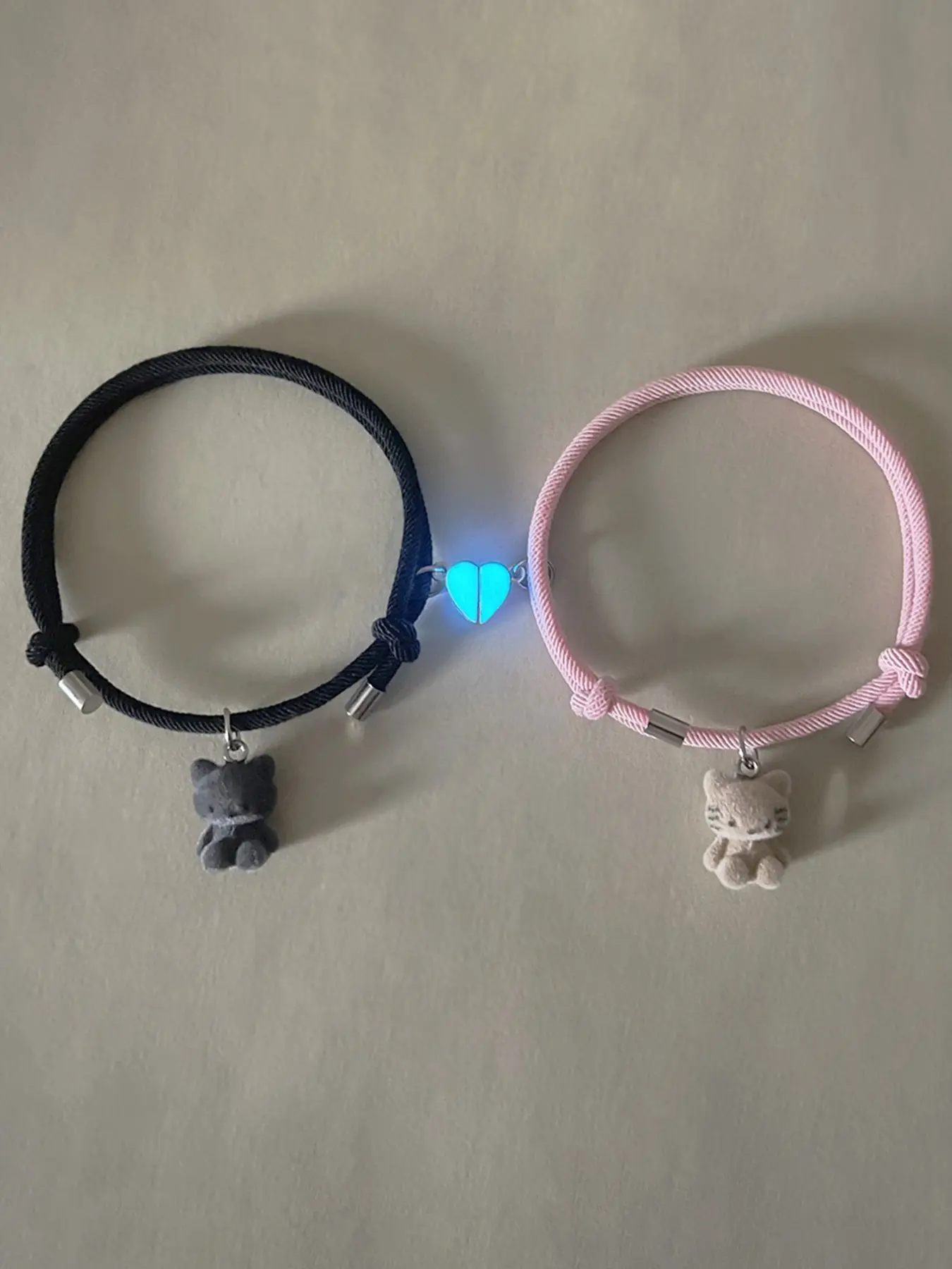 2 Pcs Glow-In-Dark Heart Cat Pendant Couple Bracelet, Fashionable Women's Valentine's Day Jewelry Gifts, Romantic Anniversary Handchain, Matching Heart Bracelets