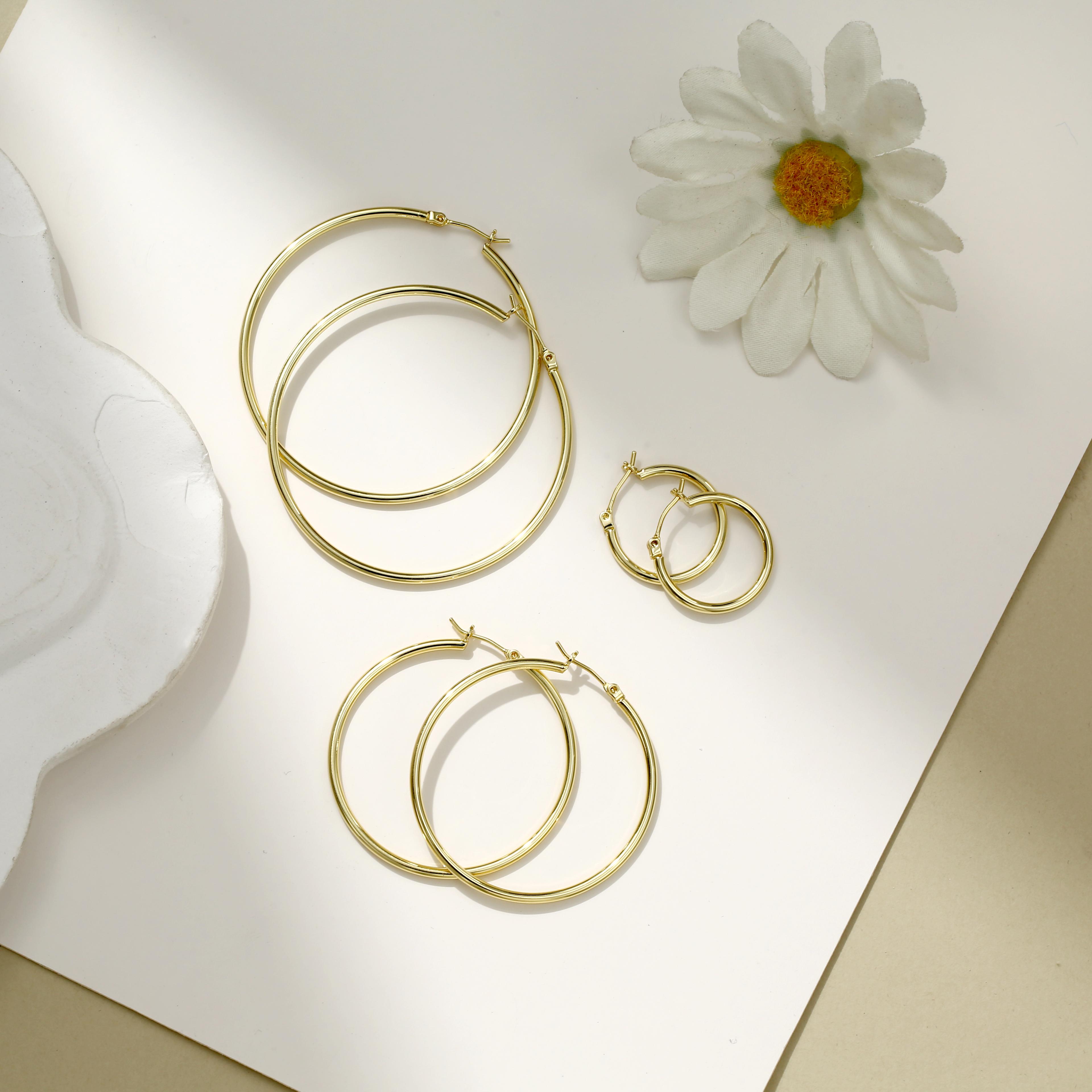 VENOCO 14K Gold/White Gold Plated Hoop Earrings for Women,Danity Silver Hoop Earrings & Gold Earrings With Graduated Curvature,Can be a gift for family and friends