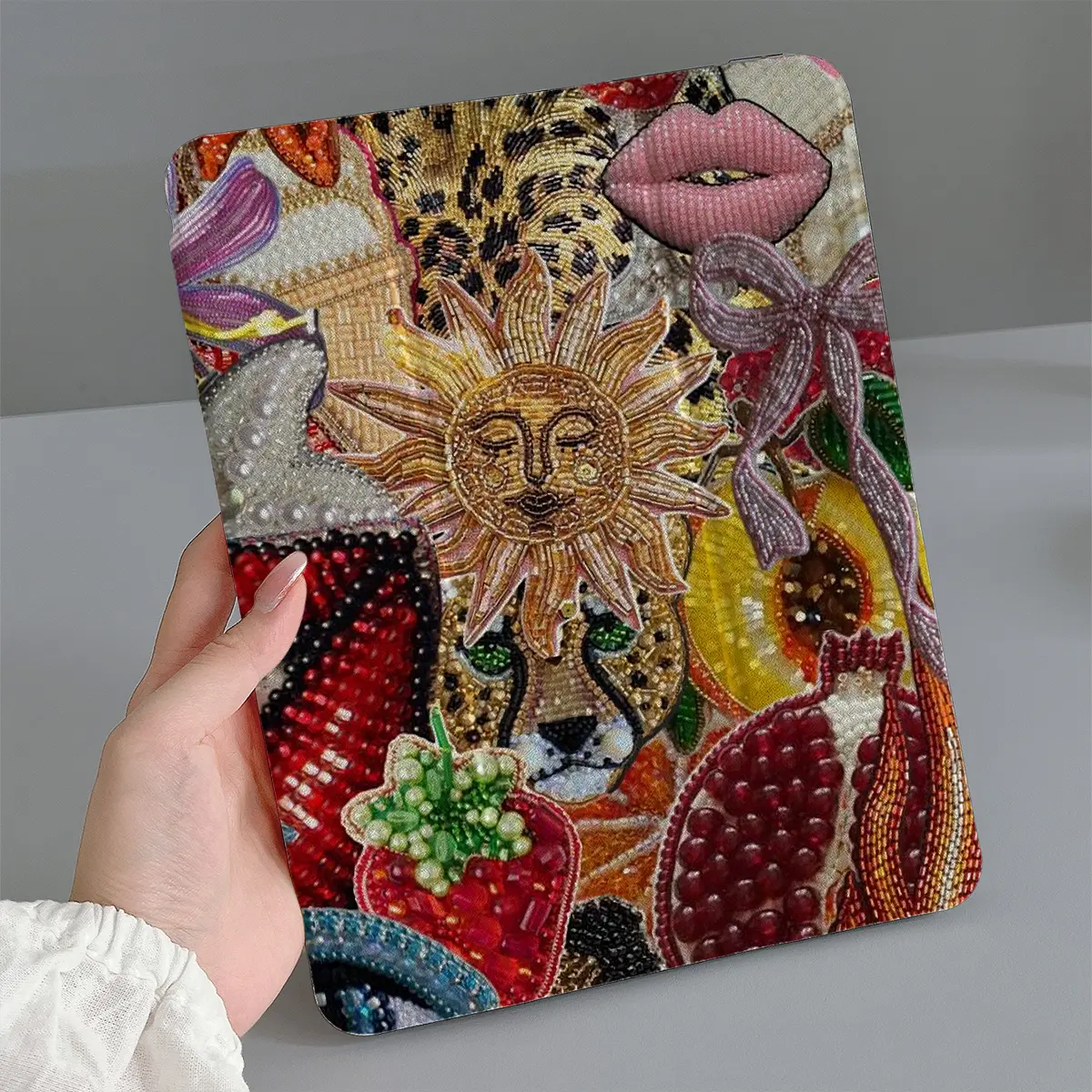 This illustration is designed for Apple iPad 10.9/10.2/air/9.7/10.5/Pro 2025, a three-fold tablet case with pen slot and sleep/wake function support, Tablet Cover, Tablet Protective Cover, Tablet Casing, Ipad Covers, Ipad Accessories