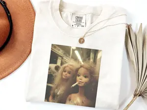 Women's Short-Sleeve Funny Distressed Doll Smoking T-Shirt, Minimalist Classic Style, Versatile for Sweater or Hoodie Layering - scs16916