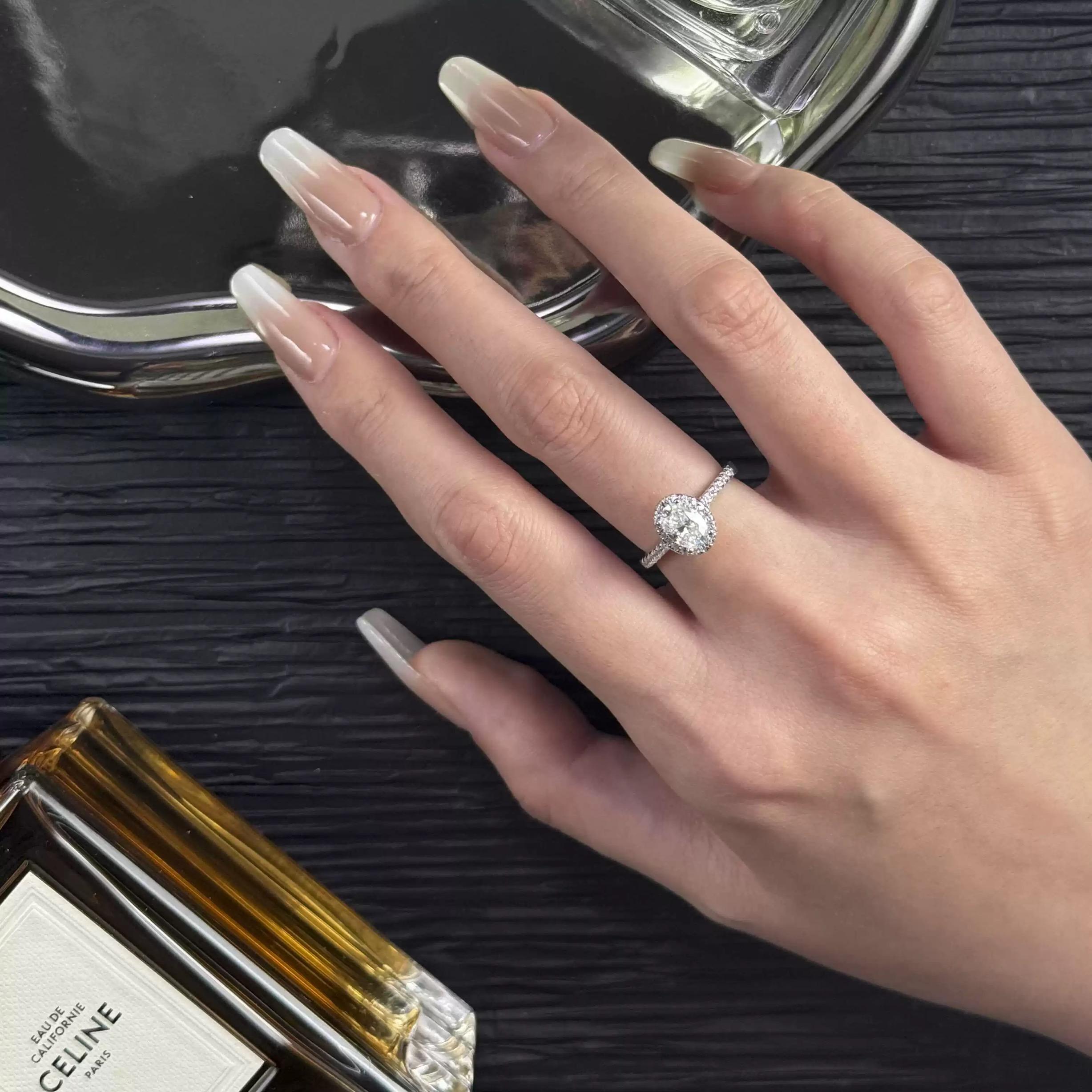 Drinsper S925 1.0ct DVVS Oval Synthenic Moissanite Ring Sterling Silver Elegant Forever Promise Ring for Women Girls Jewelry Gift for Mom Girlfriend Suitable for Wedding Engagement