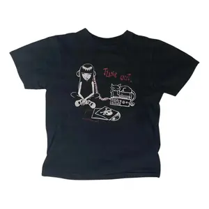 Vintage Cat Girl Baby Tee, Y2K Punk Streetwear Graphic Baby Tee, 2000s Emo Scene Aesthetic Shirt, Grunge Cat Lover T-Shirt, Retro Alternative Style Fitted Baby Tee For Women Gift