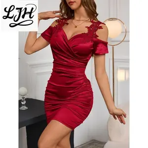 1pc Elegant Off-Shoulder Pleated Short Sleeve Dress with Floral Applique, Polyester Knit Fabric, Bodycon Fit for Adults - All Seasons
