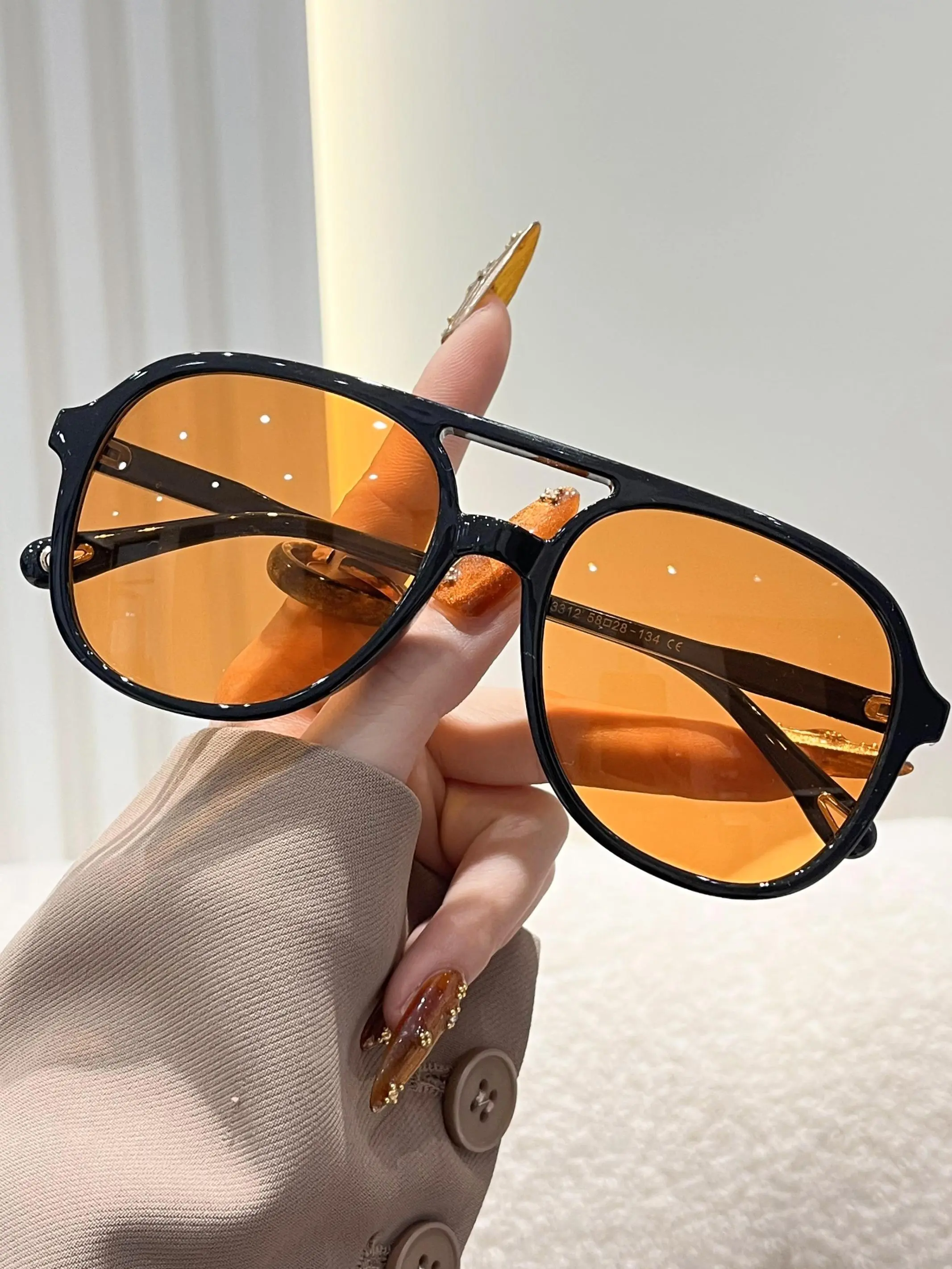 Unisex Fashionable Tinted Lens Sunglasses, Trendy Casual Sunglasses for Everyday Use, Fashion Accessories for Outdoor Activities, Trendy Beach Eyewear, Stylish Glasses, Stylish Shades