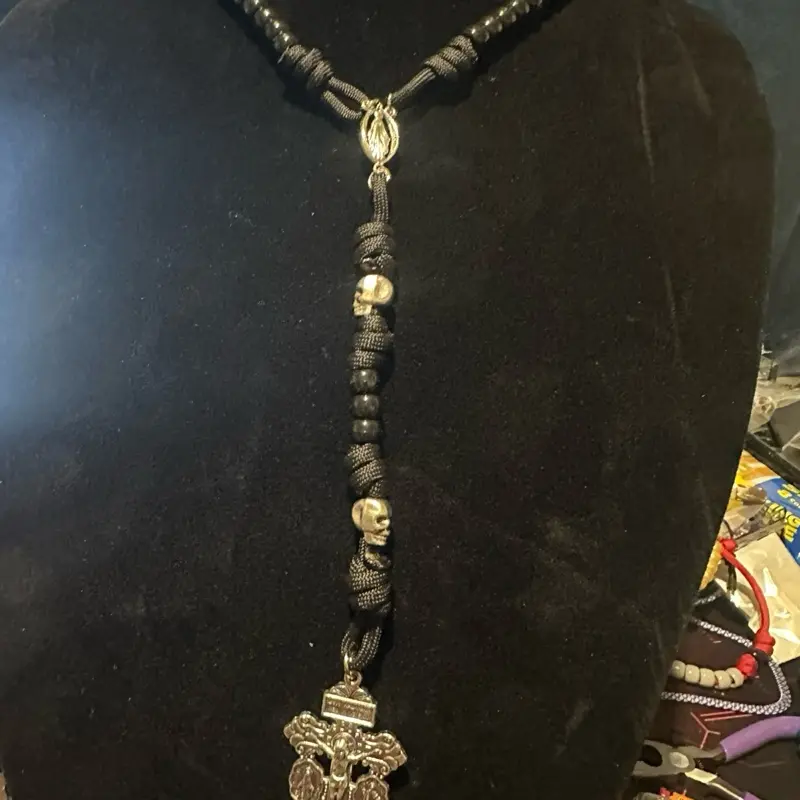 Handmade paracord 5 decade rosary blessed Memento mori  black with black and silver skull beads