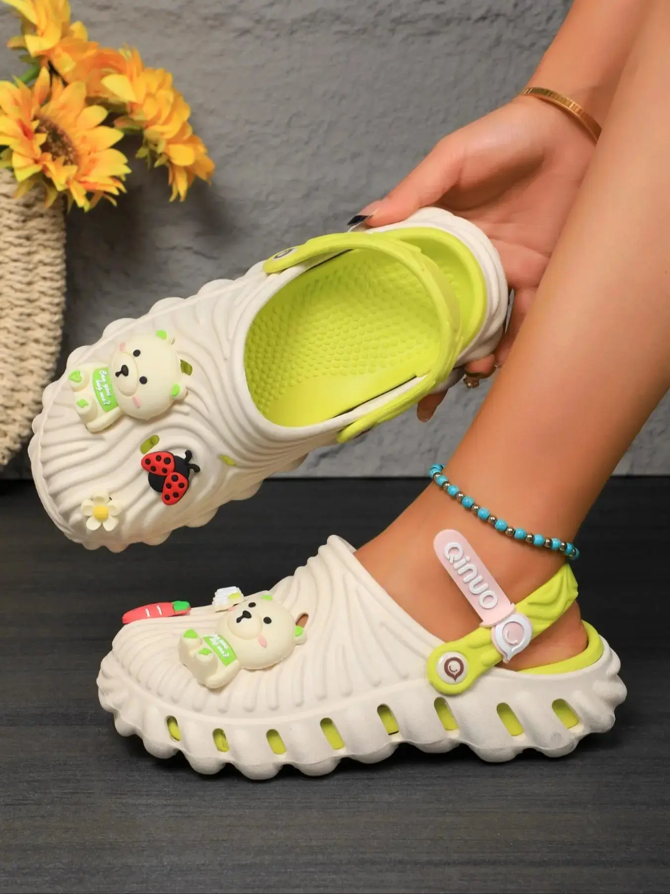 Women's Cartoon Bear Clogs Breathable Non-Slip Casual Indoor Outdoor 2026