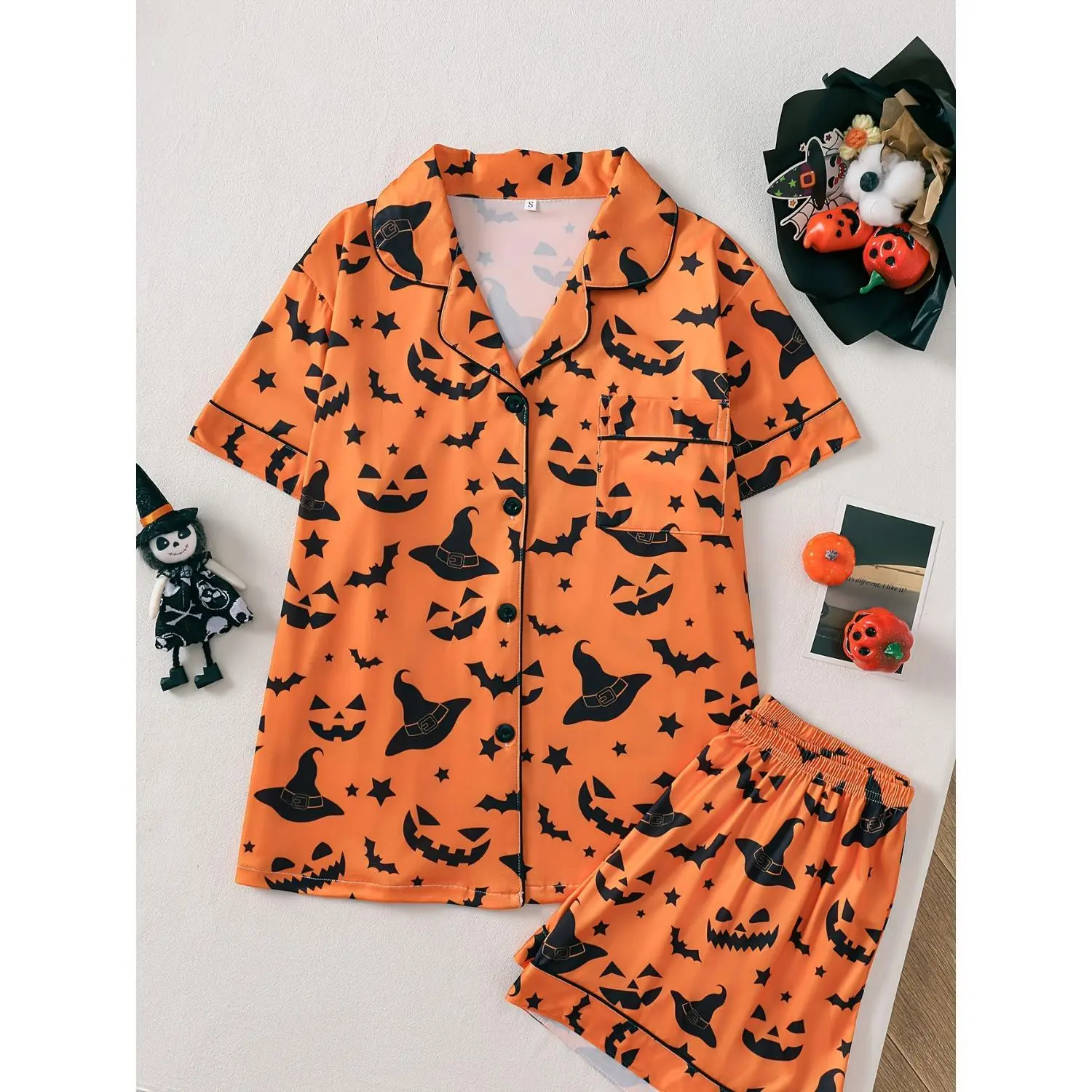 2pcs Halloween Pumpkin Bat Print Women’s Pajama Set, Vibrant Orange Witch Hat Design, Premium Skin-Friendly Fabric, Short Sleeve Button-Up Top and Shorts, Festive and Comfortable Sleepwear