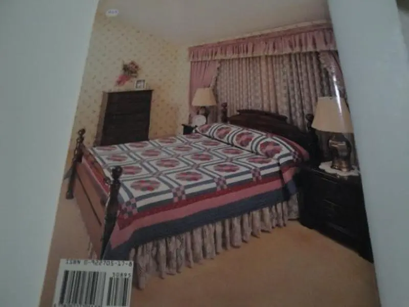 USED Book - Dresden Plate Quilt: A Simplified Method by Wendy Gilbert (Paperback) - english