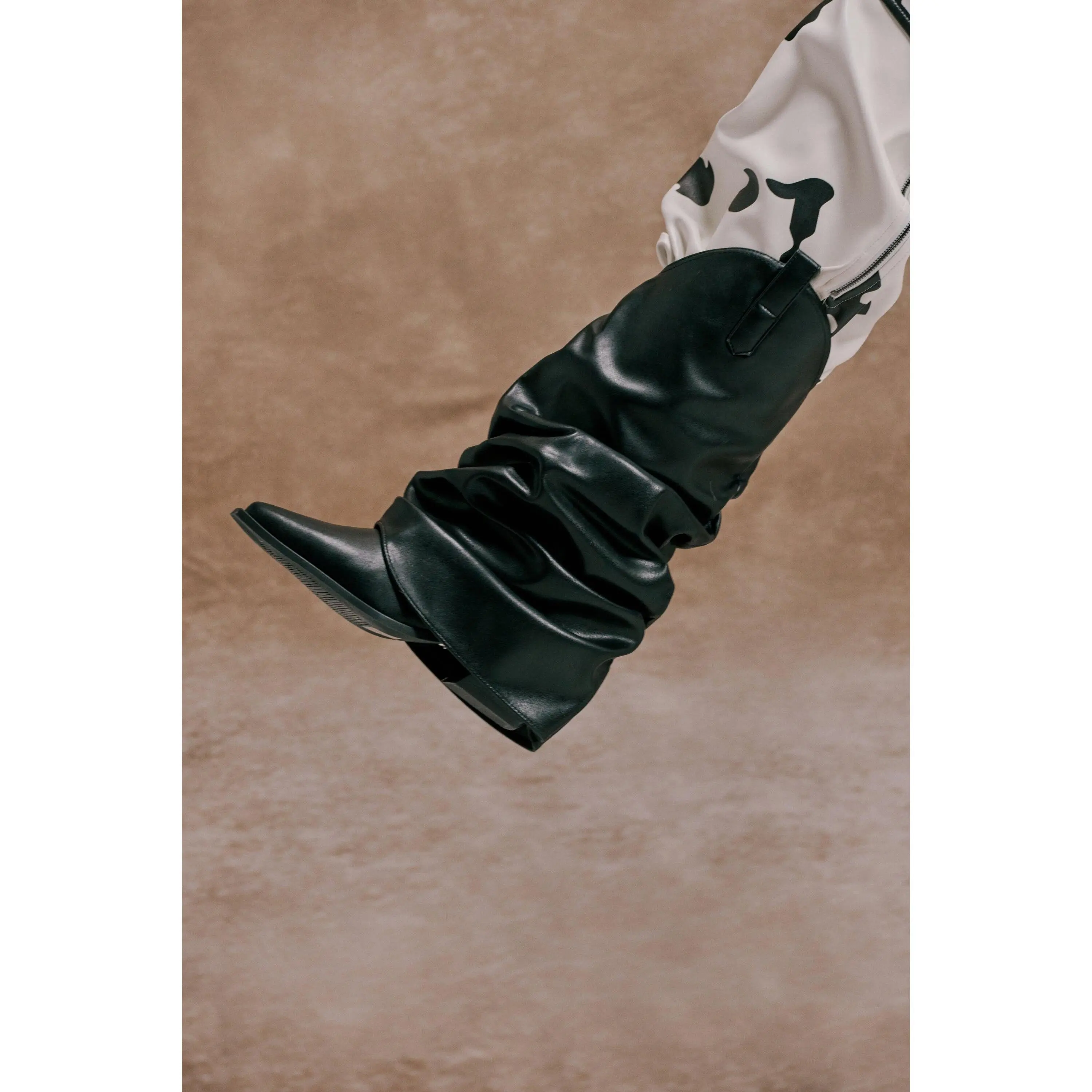AZALEA WANG HAWKSTON BLACK PU RUCHED WESTERN BOOTIE