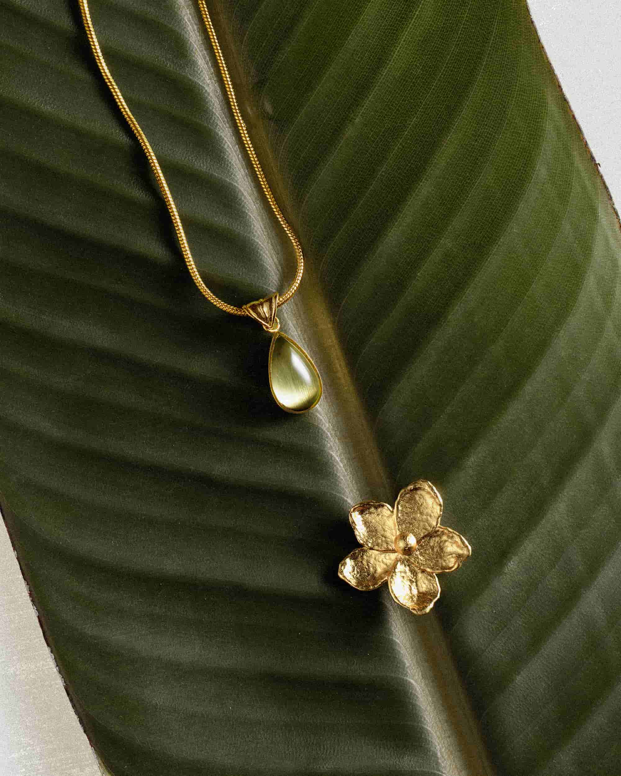 en route Waterdrop Necklace, Sleek Waterproof Design, Easy Care, Minimalist Everyday Jewelry for Casual Outfits or Layering Effortlessly #SpringStatements