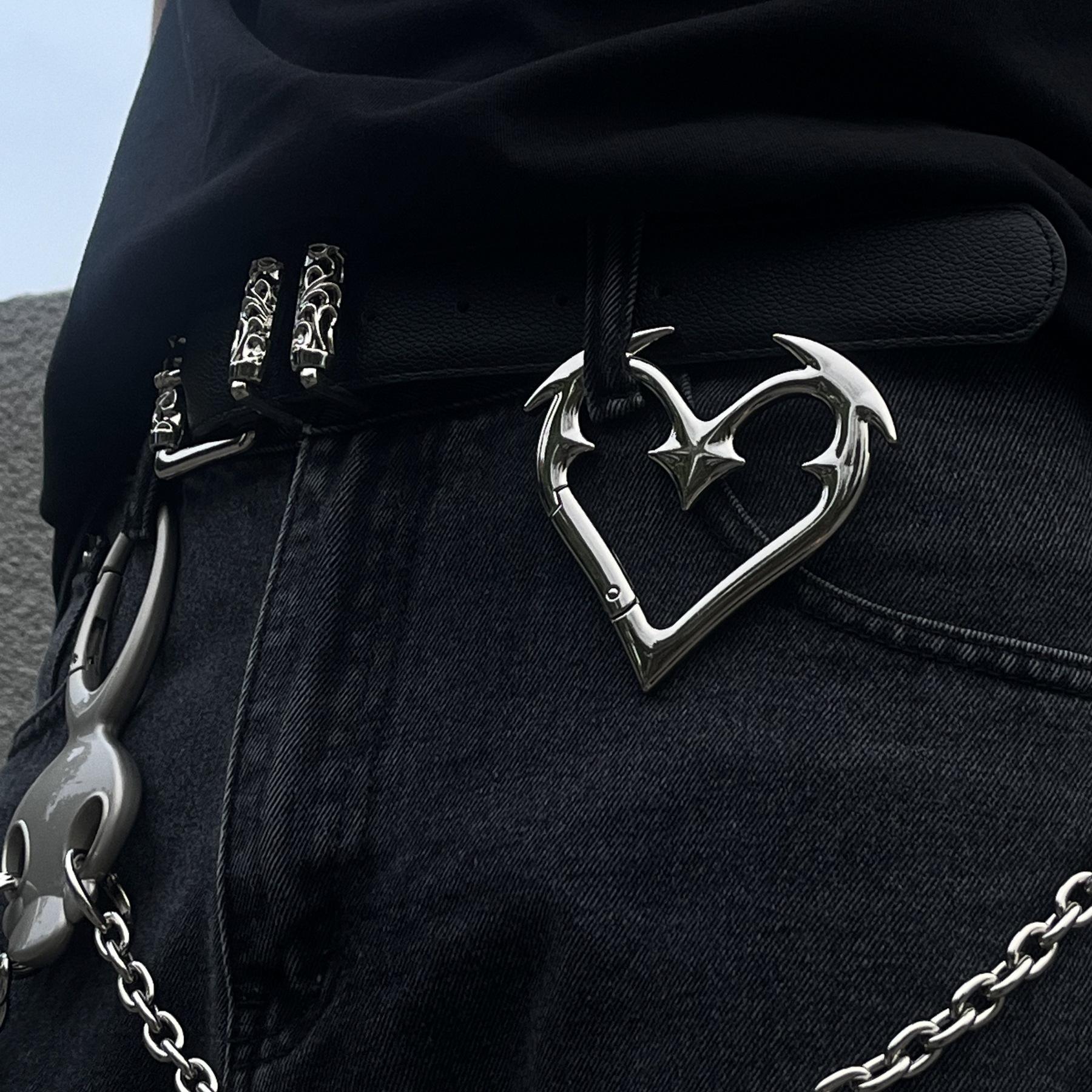 Heartbreaker Carabiner Gothic Heart-Shaped Metal Keychain Heavy Duty Bold Design Zinc Alloy Perfect for Keys Bags Statement Fashion Accessories