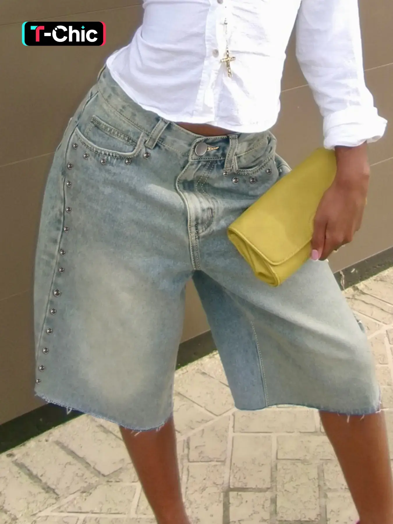 Vintage Washed Studded Wide-Leg Light Wash Cutoff Denim Jorts, Casual Raw Hem High-Waisted Fitted Bermuda Style Shorts Women, Denim Jeans Shorts, Perfect for Brunch Dates & City Chic