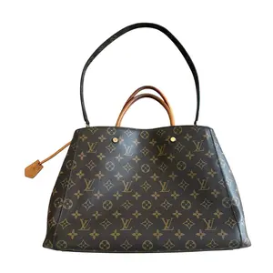 Pre-owned Louis Vuitton Montaigne Shoulder Bags Monogram Canvas And Leather Bag With COA Strap Removable