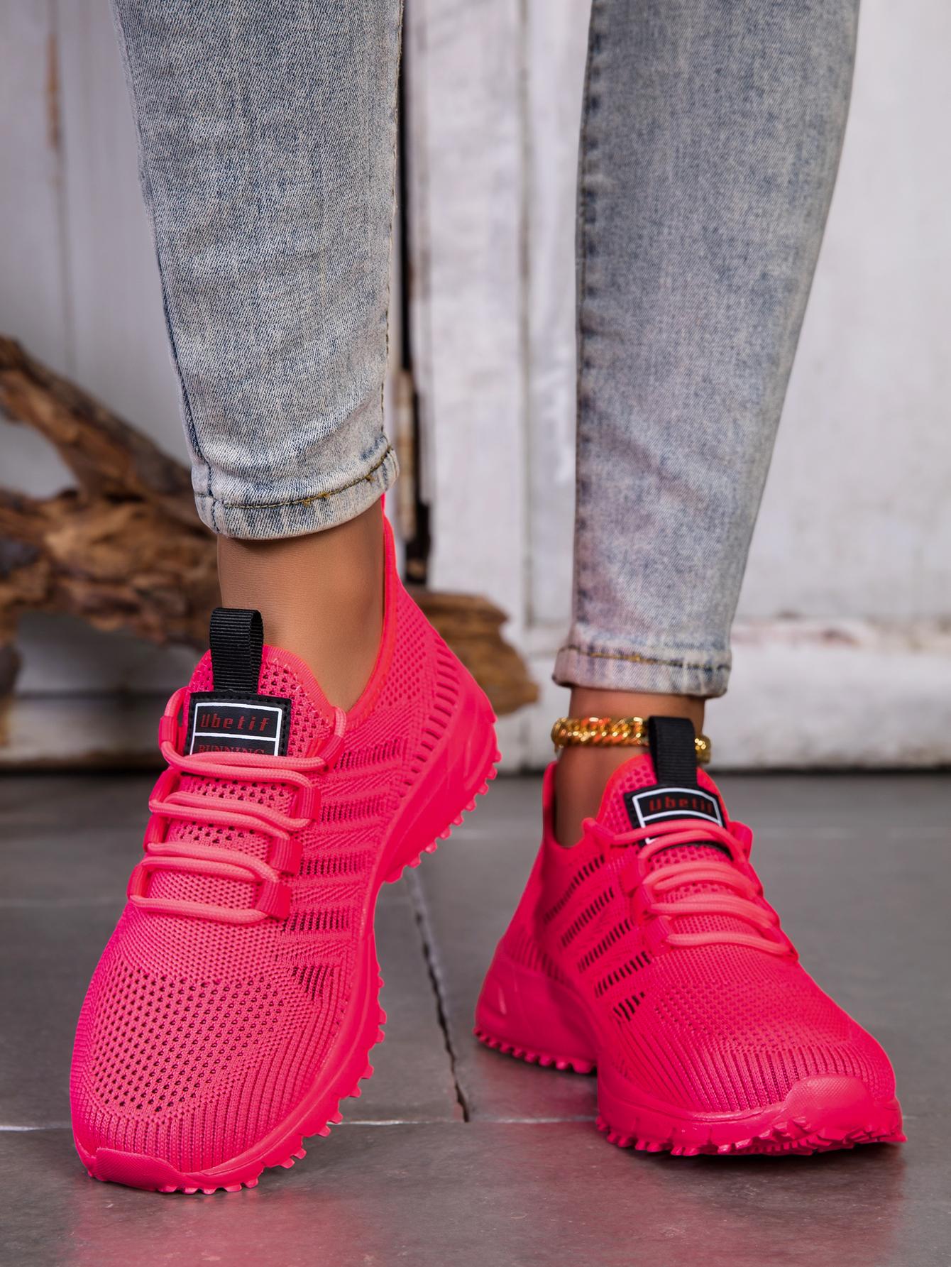 Women's fashionable and breathable knitted athletic shoes, 2026 new spring/autumn casual lightweight soft-soled walking shoes, comfortable low-top outdoor running shoes.