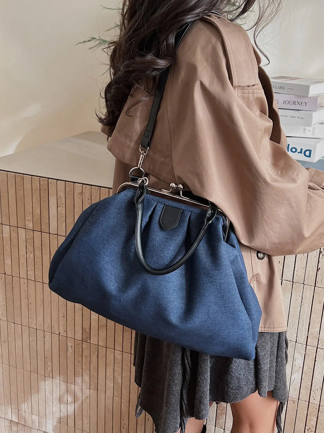 Vintage women's large capacity handbag, detachable shoulder strap casual crossbody bag, niche design armpit bag, Crossbody purse, Crossbody Shoulder Purses