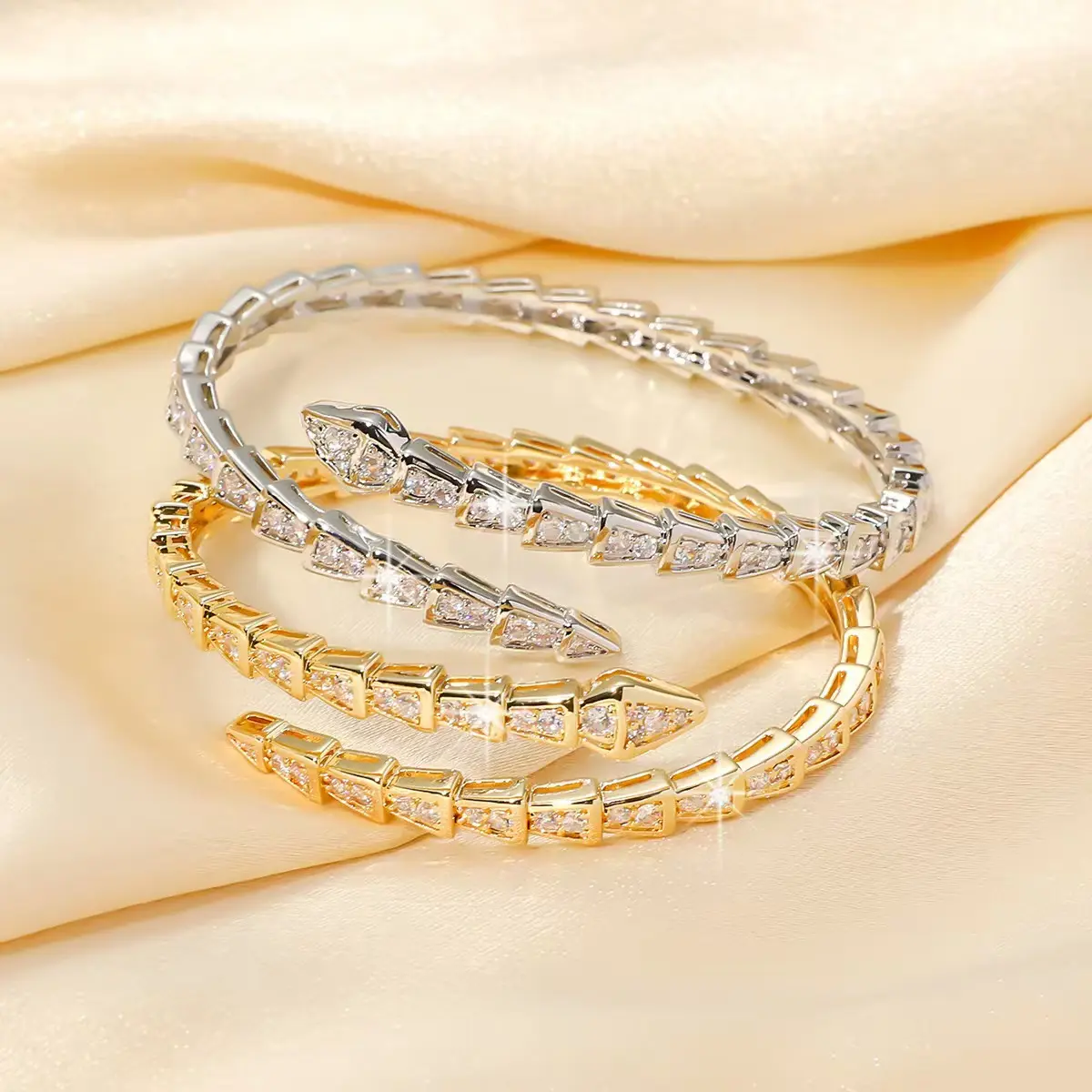 Snake-shaped bracelet - Elegant and fashionable ladies' wristwatch. Open design. Fully set with polished zirconia. Two colors. Allergen-free and stackable jewelry. Gift recommendation. Suitable for daily dates, parties and anniversary celebrations.