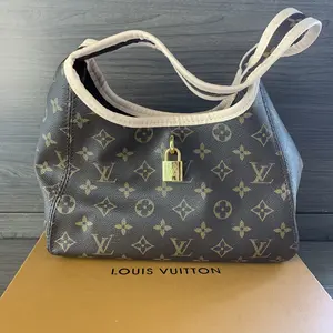 Pre-owned Louis Vuitton Monogram Tote Bags New Wave M58900 Canvas Hobo Bag with Lock Detail
