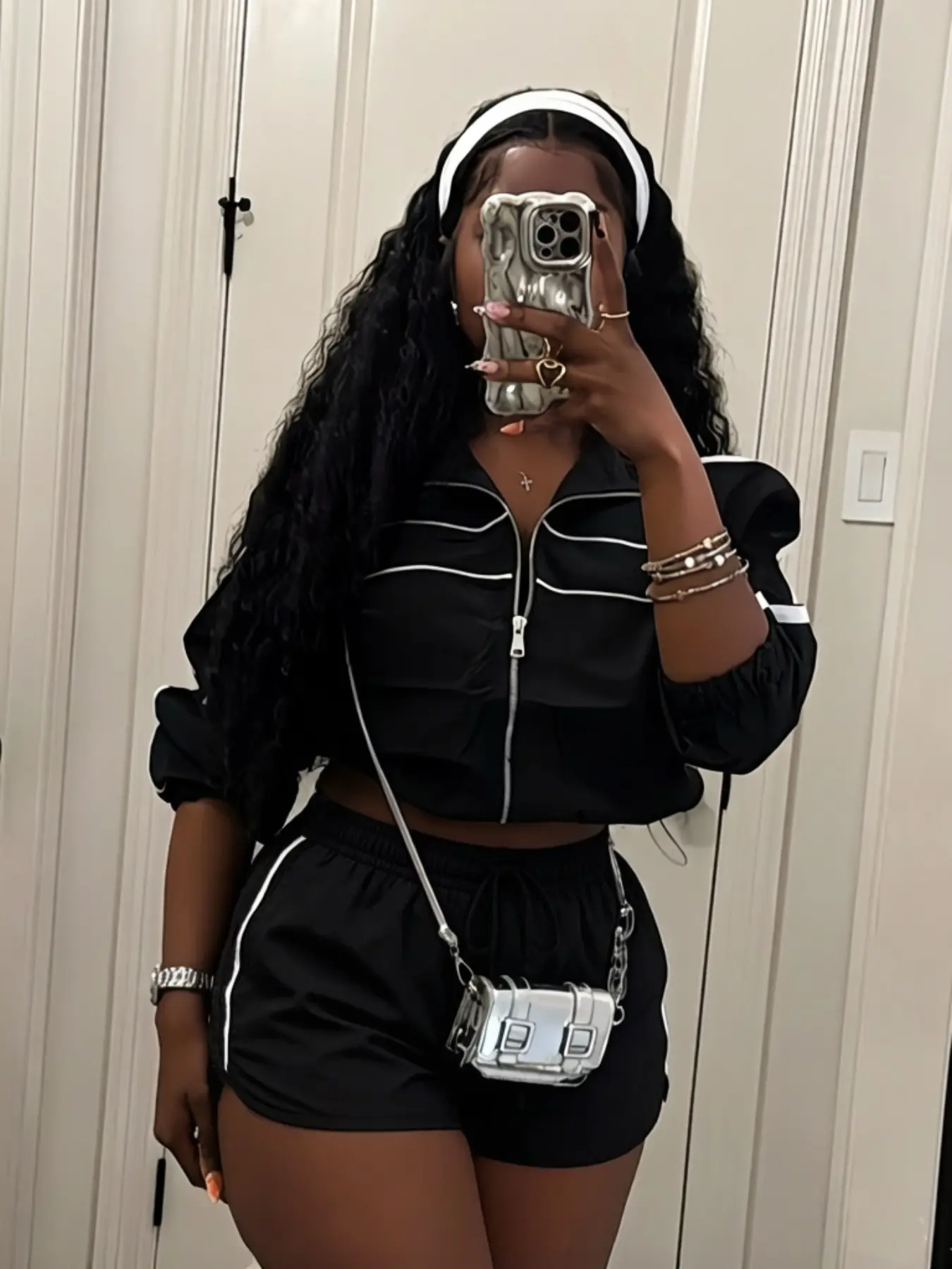 Women's Sporty Stand Collar Zipper Long Sleeve Crop Top with Drawstring Hem, Colorblock Windproof Activewear Shorts Set Two Piece Tracksuit, Athleisure Outfits