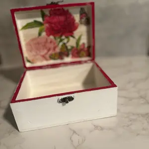 Floral Jewelry Box with Peony Design and Butterfly Accents for Elegant Storage