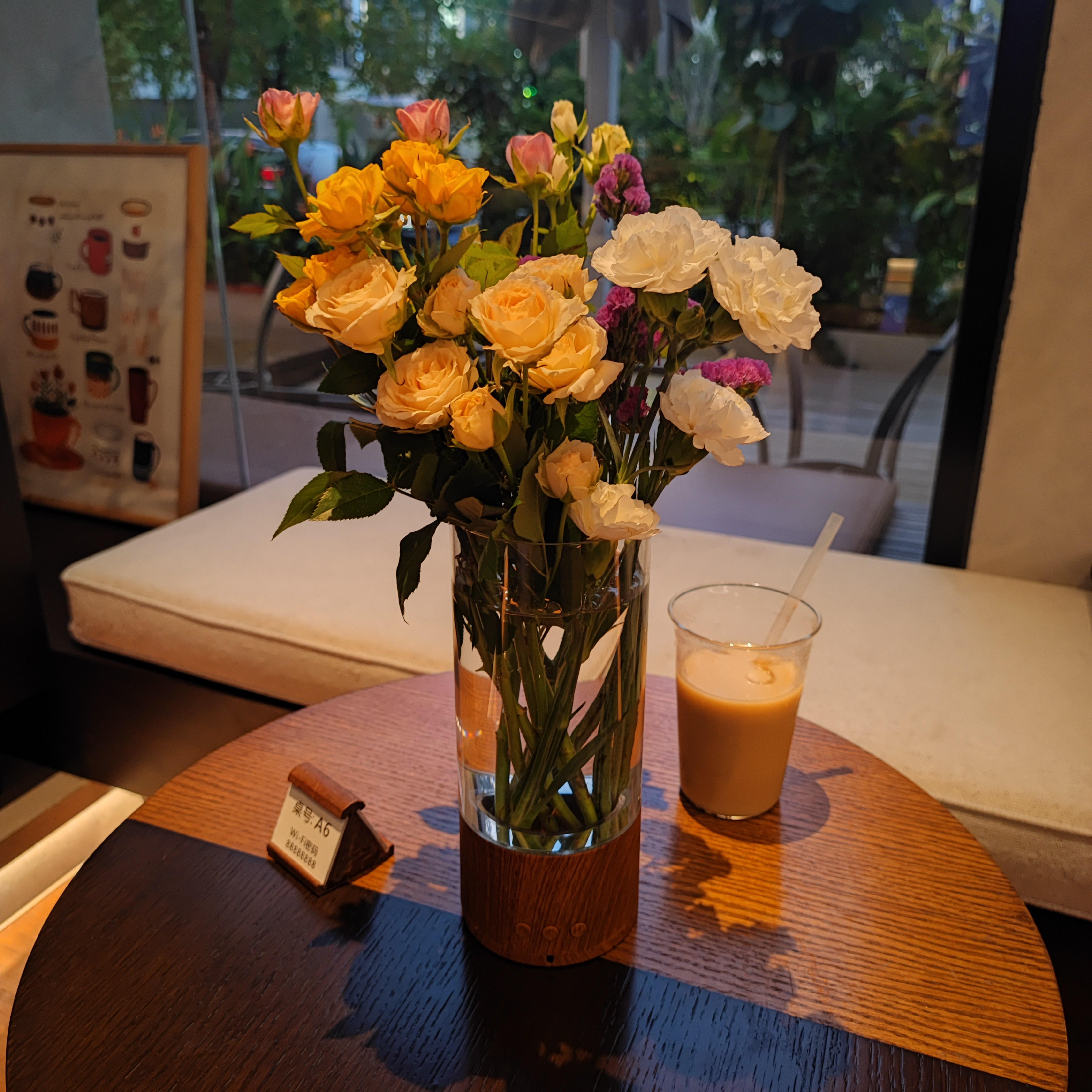 Upgraded Rotating Lighting Hydroponic Vase, Movie Decorative Water Lamp, Desktop Decorative Arrangement, Birthday and Halloween Decorations and Gifts.