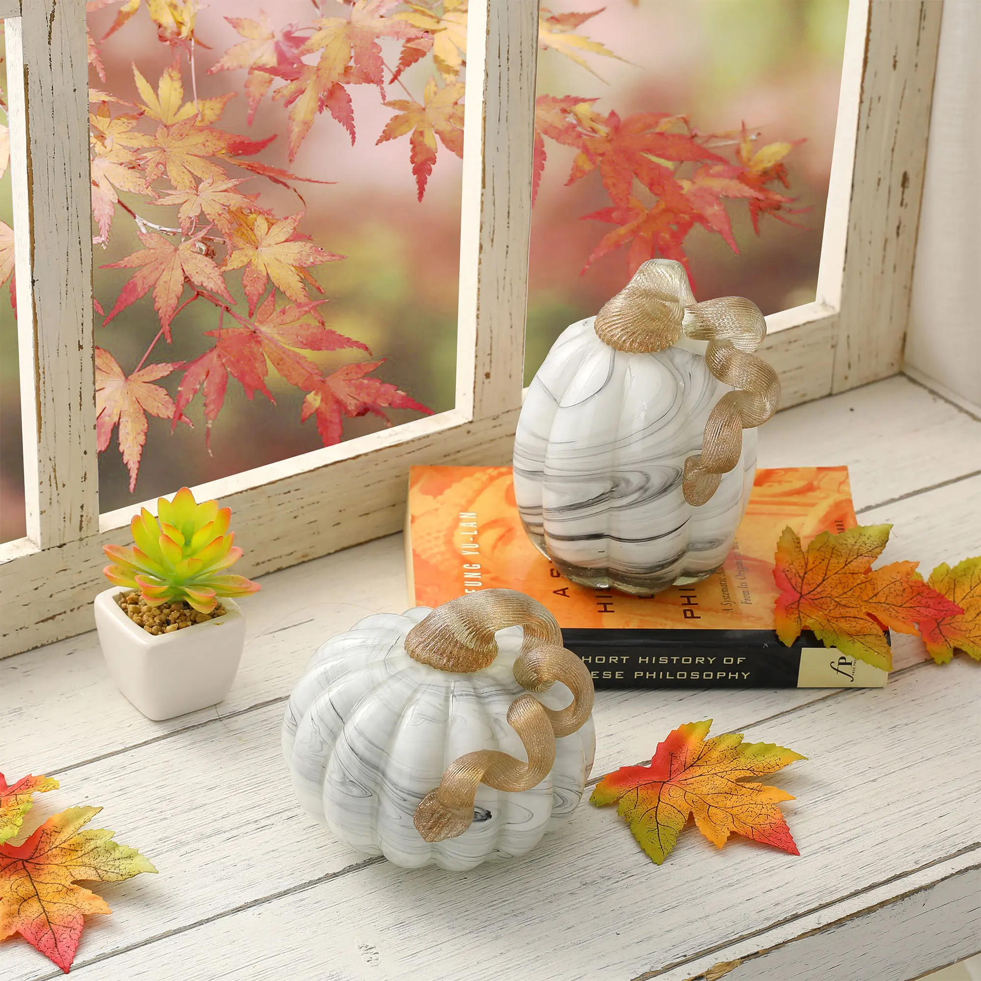 Glitzhome 2-Piece Gray Marble Glass Pumpkin Decor, Festive Ornaments & Themed Centrepieces, Pumpkin Centerpiece Set (5.25"L×5.25"W×4.25"H, 4.75"L×4.75"W×5.95"H), Festive Style Centrepieces