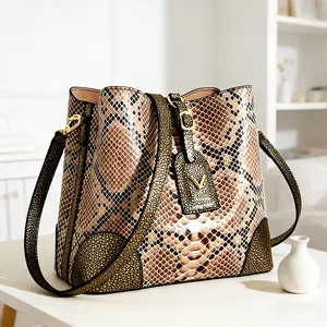 Stylish snake-patterned tote bag, women’s multifunctional work and weekend crossbody bag