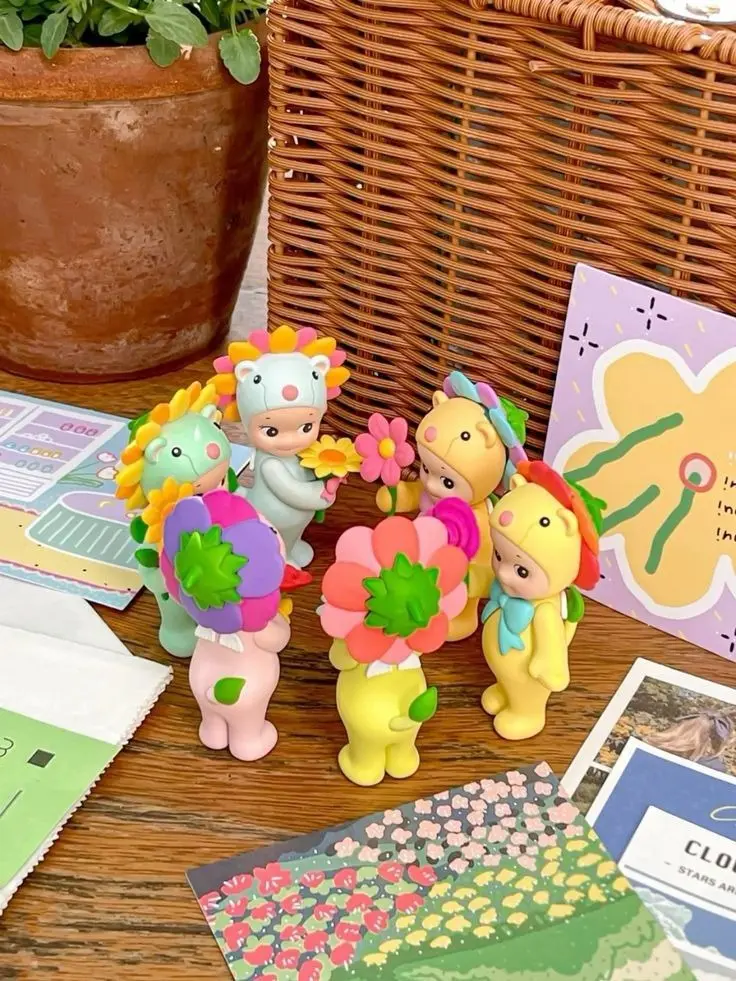 SA Flower Gift Series HIPPERS – Kawaii Mini Figure for Phone & Desk | Sweet Gift for Friends & Couples | Cute Mini Figure Phone Accessory | Kawaii Desk Decoration & Collectible Toy Gift for Friends