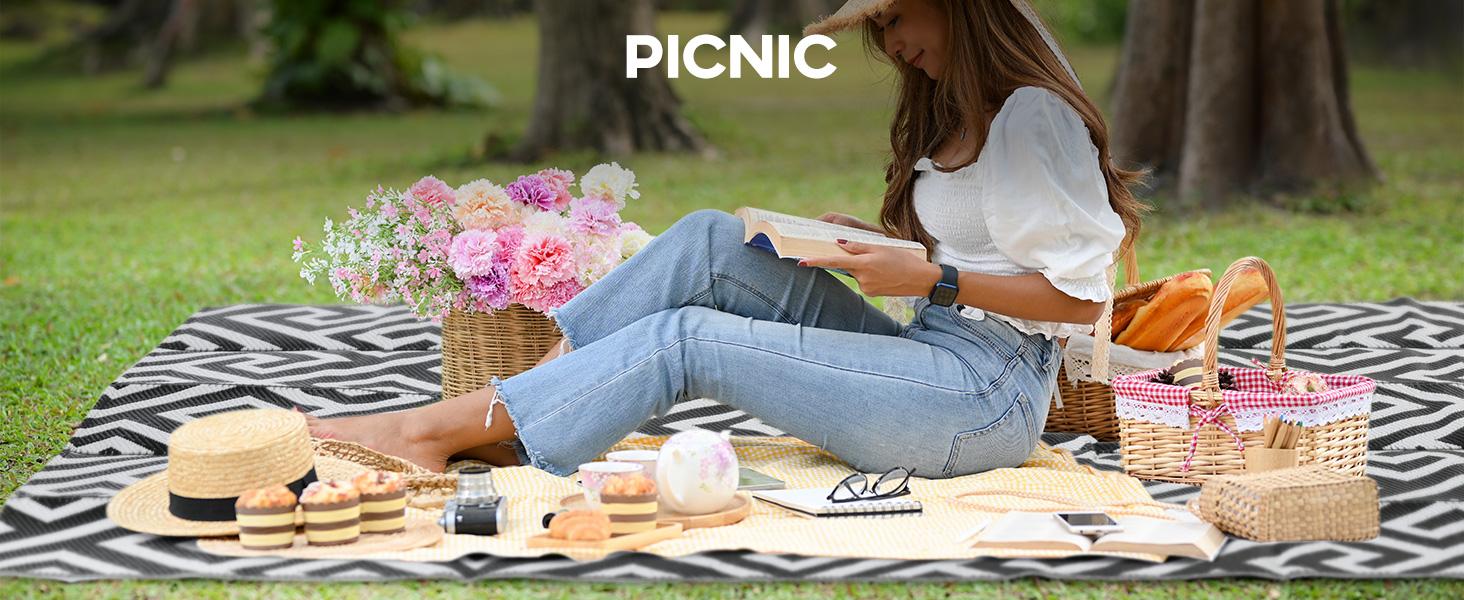 Outsunny Reversible Outdoor Rug, 9' x 18' Waterproof Plastic Straw Floor Mat, Portable RV Camping Carpet, Large Floor Mat for Backyard, Deck, Picnic