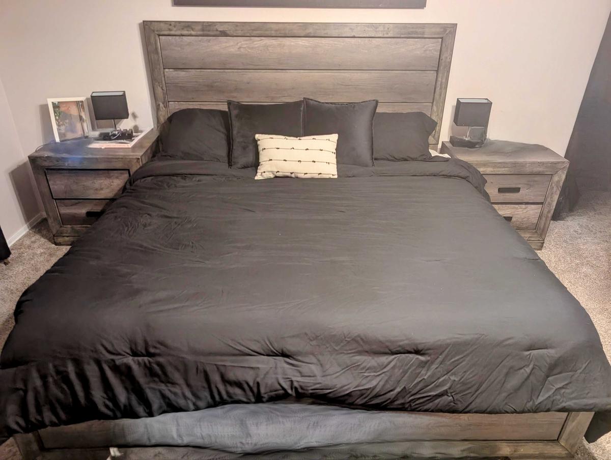 Item: Black/Dark Grey, King