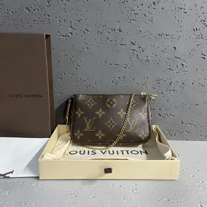Pre-owned Louis Vuitton Leather Shoulder Bags 7.8'' R2519 Shoulder Bag C14306829731 0307 T1 Rina