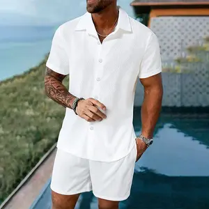 Men’s summer short-sleeve shirt set with textured pleats, paired with loose, versatile straight-leg bermuda shorts for a casual beach vacation look