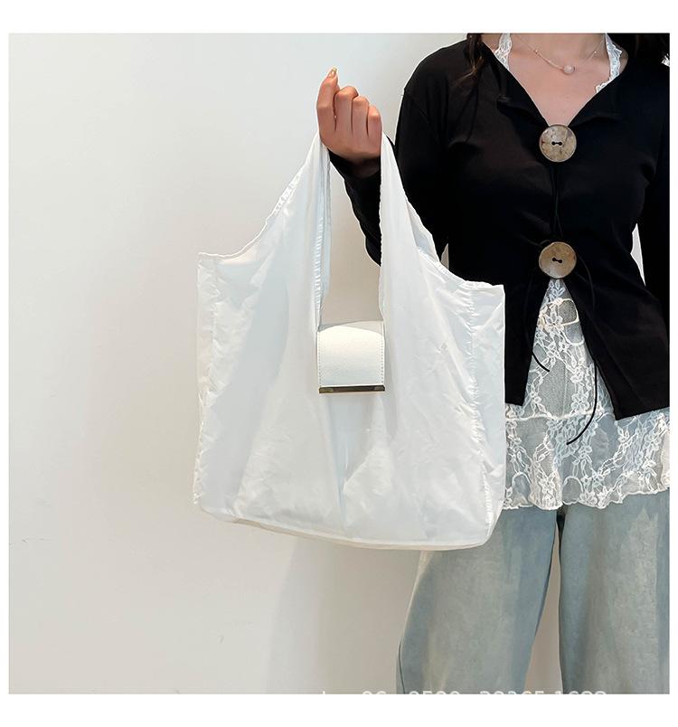 MUNBYN  Foldable Keychain Tote Bag – Reusable Grocery & Travel Bag, Lightweight Compact Shopping Bag with Keychain Clip, Unisex Eco-Friendly Market & Everyday Carry Essential