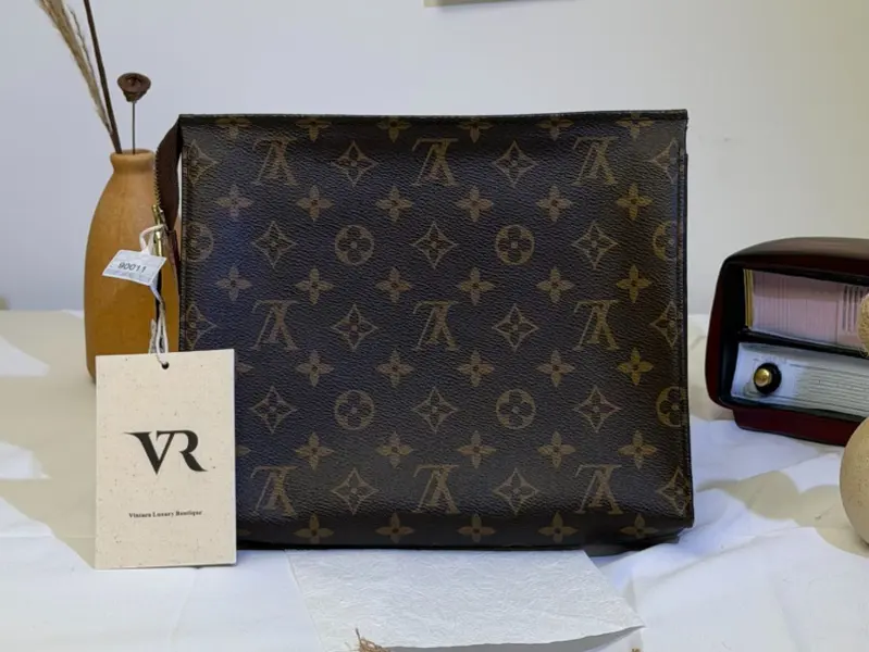 Pre-owned Louis Vuitton canvas Clutches & Wristlets Toiletry Bag 26 #4510089547572894