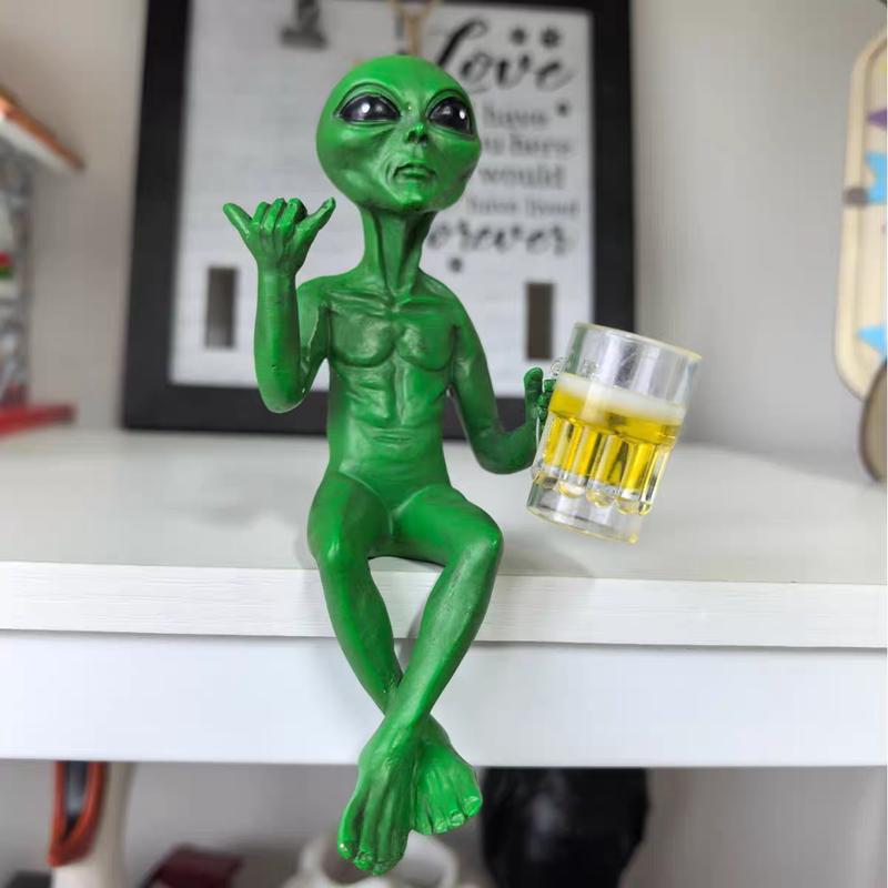 Alien Design Beer-Drinking Statue, 1 Box Fun & Humorous Outer Space Decor, Alien Figurine with Beer Mug, Ideal Gift for Sci-Fi Fans, Ornaments