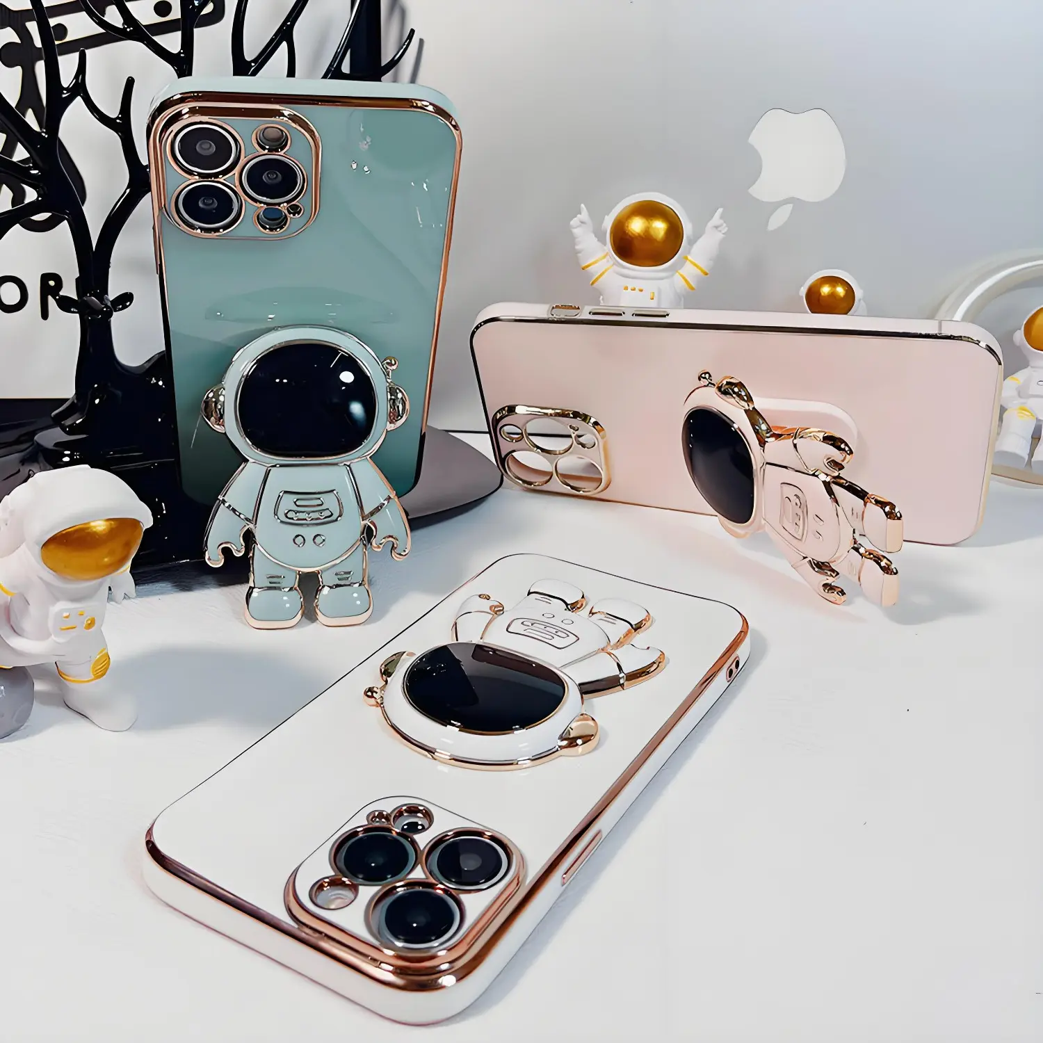 Luxury electroplated 3D astronaut-style concealed stand, suitable for Apple phone cases, compatible with all iPhone series, the latest trendy phone case.