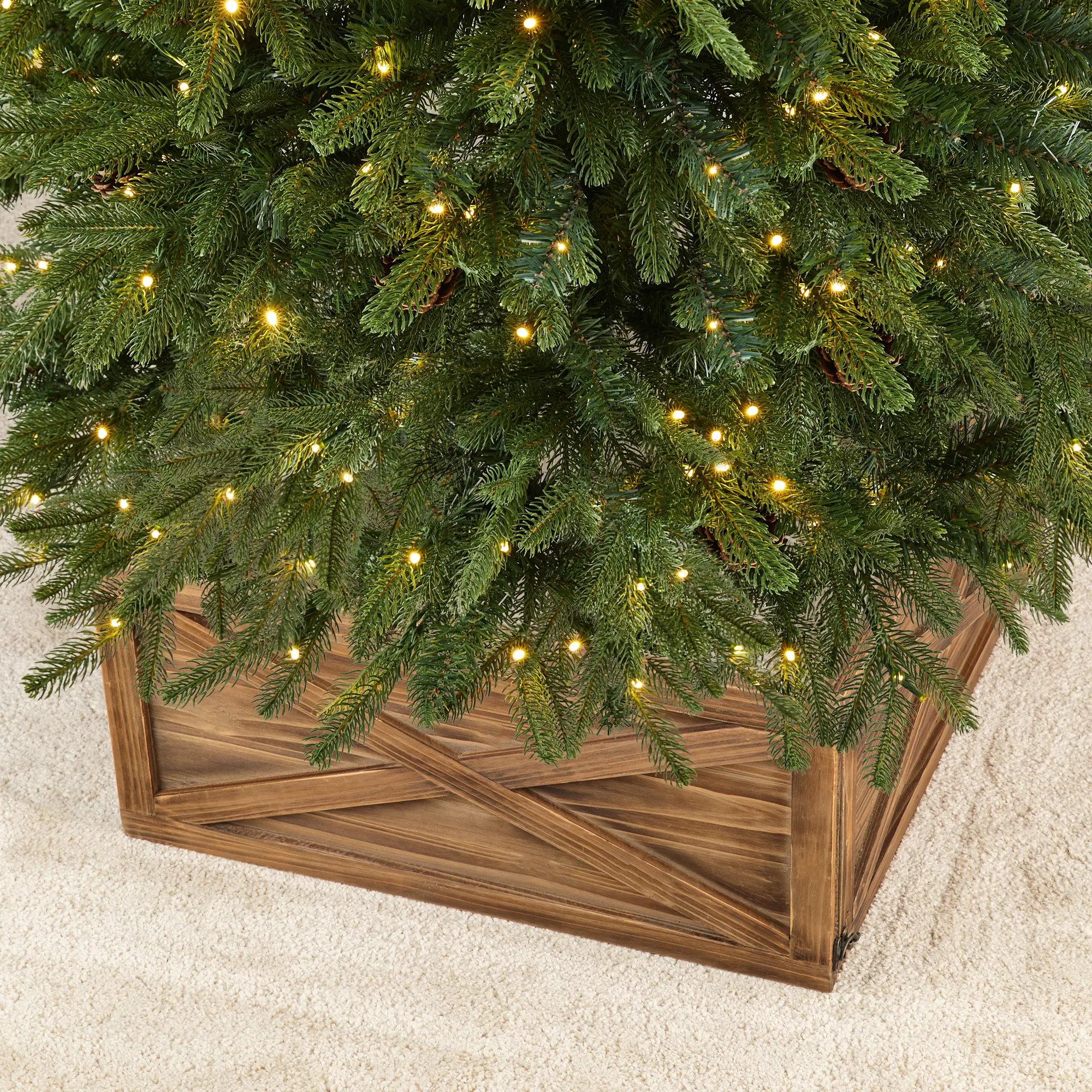 Glitzhome 26 in x 26 in Farmhouse Natural Wooden Christmas Tree Collar (KD) - Crossed Slats Design, Festive Decor Box for Christmas Decor