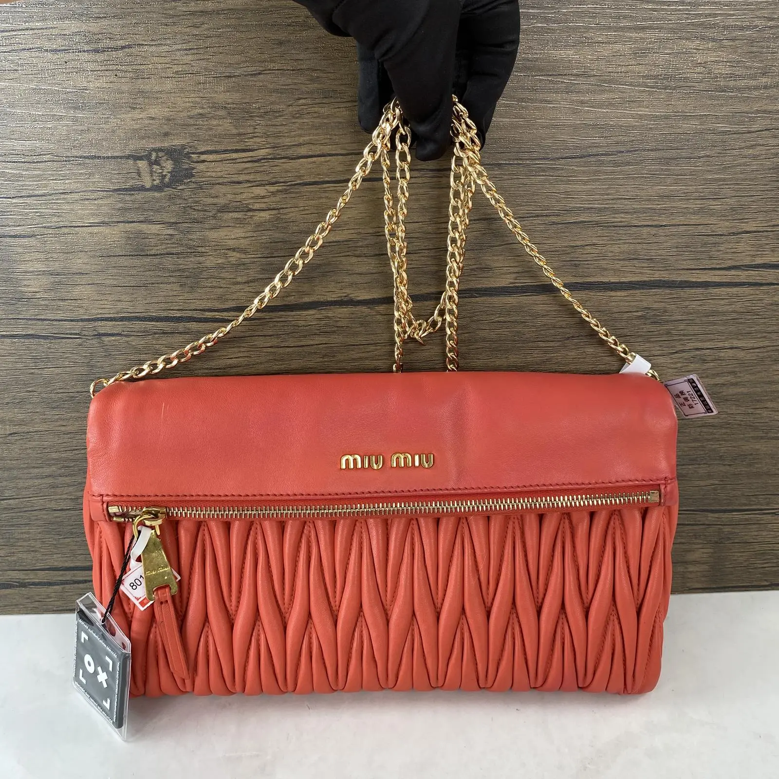 Pre-owned miu miu leather Crossbody Bags Matelassé Clutch Bag (Coral Leather, Gold Tone Hardware)+charm++