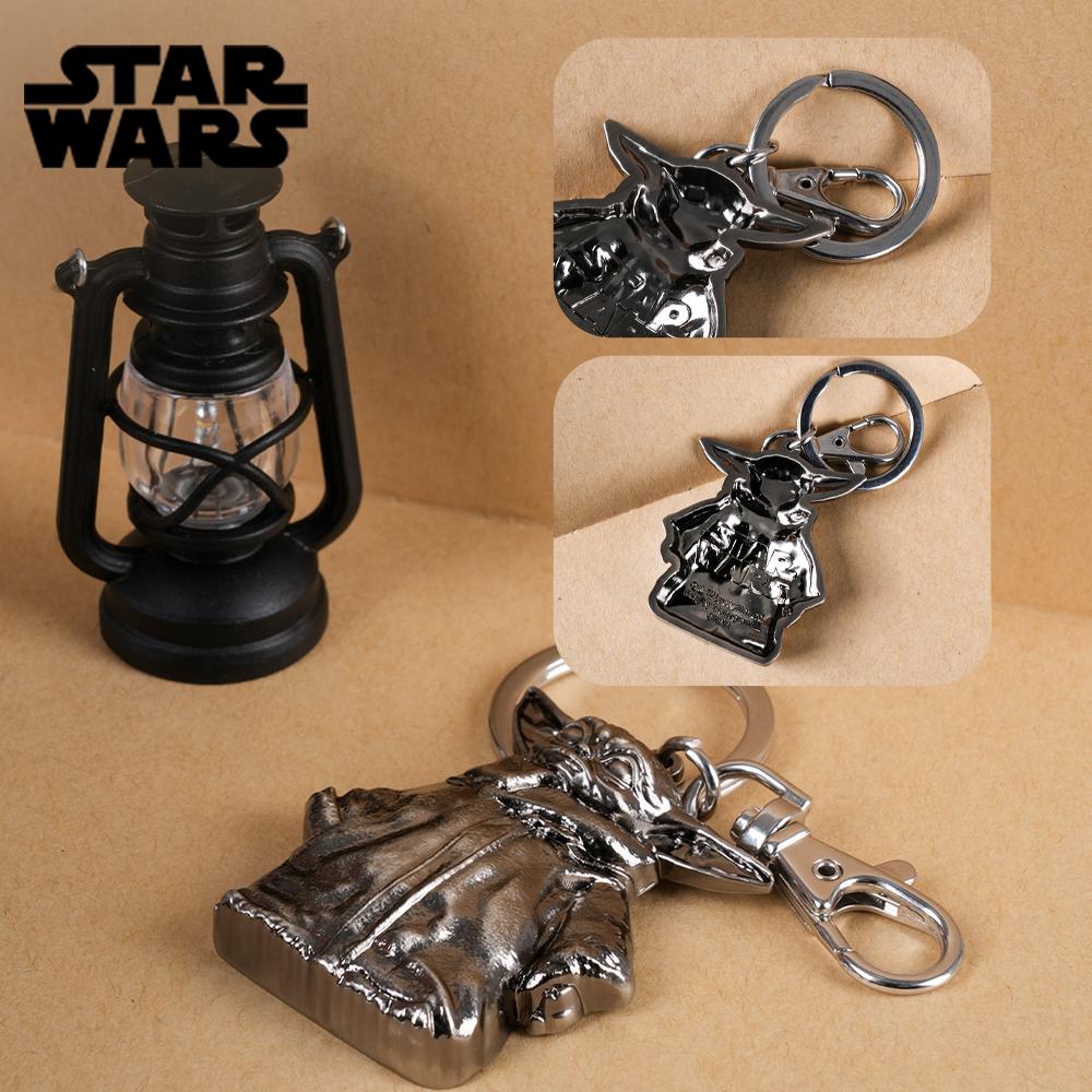 Star Wars Keychain Silver Metal Alloy Bag Clip Official License 1pc Boba Fett The Mandalorian Din Djarin Helmet Grogu Yoda 3D Carving Keyring Movie Collection Explore Space Gifts Drop-proof Key Chain