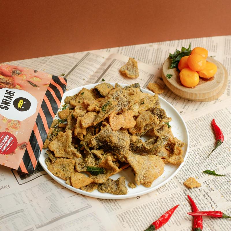 Irvins Salted Egg Salmon Skin 3.7 oz (105g) Crunchy Snack Chilli Chip
