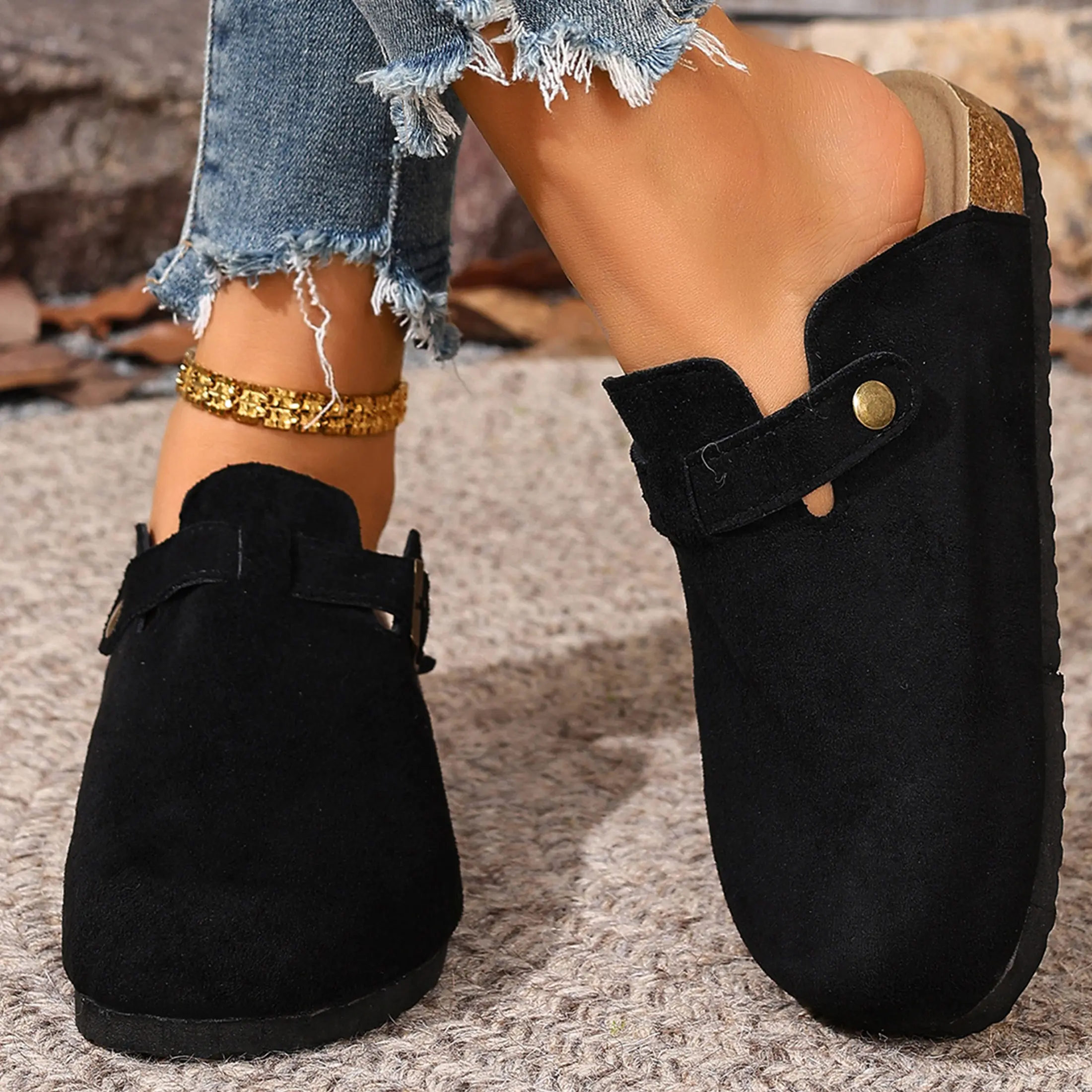 Women's Casual Slip-On Clogs Slippers Lightweight Suede Mules with Buckle Detail Indoor Outdoor Shoes Springfresh